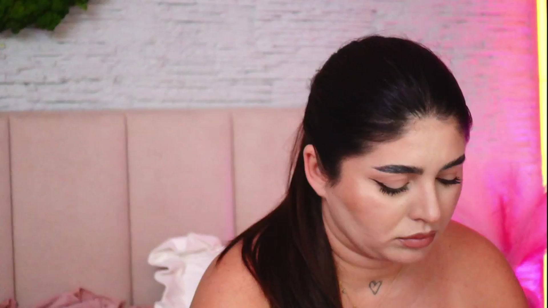 Gallery image thumbnail from RachelS's myfreecams stream on, 02/04/2026, 12:52 image 1 of 20