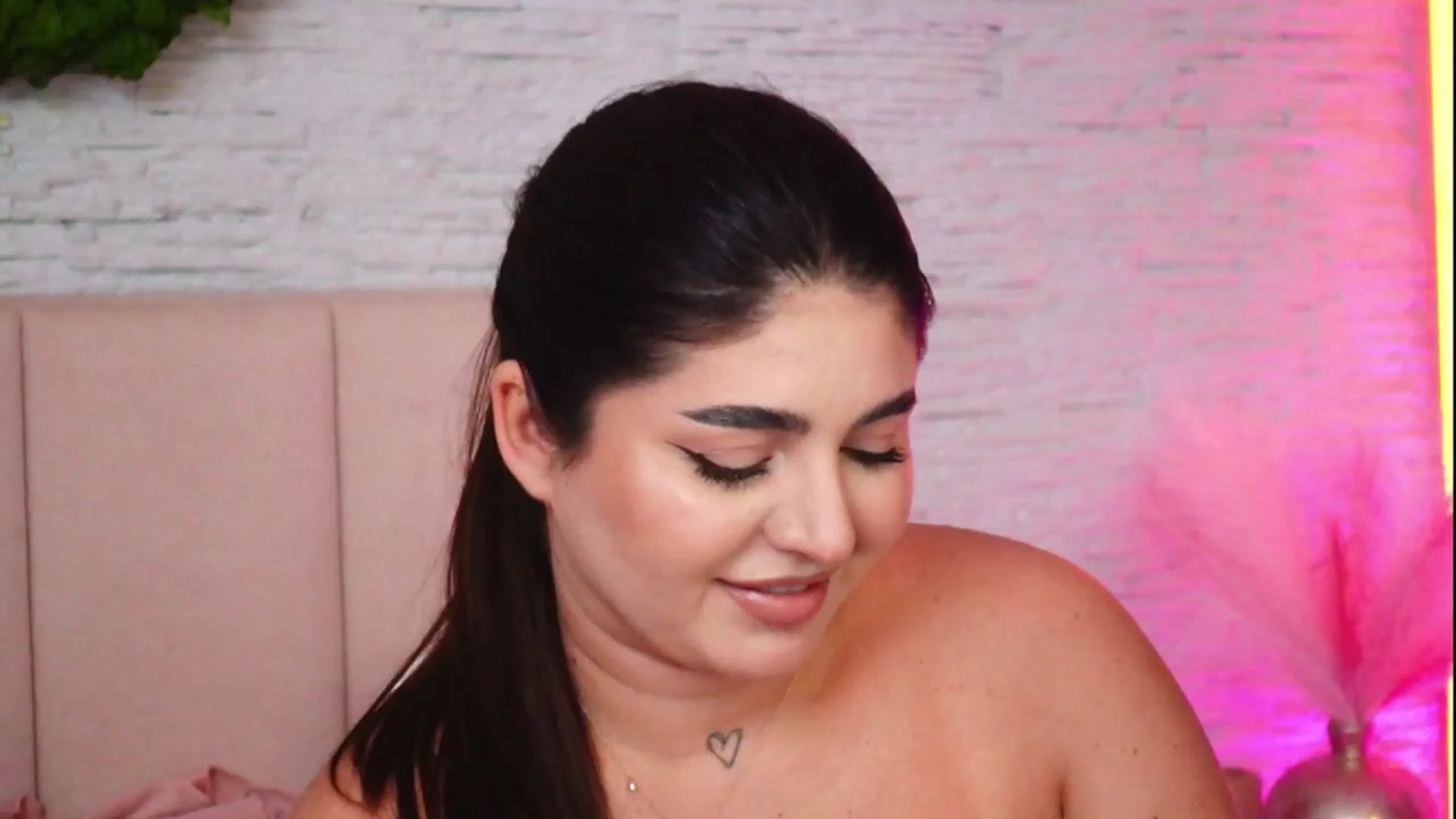 Gallery image thumbnail from RachelS's myfreecams stream on, 02/04/2026, 12:52 image 5 of 20