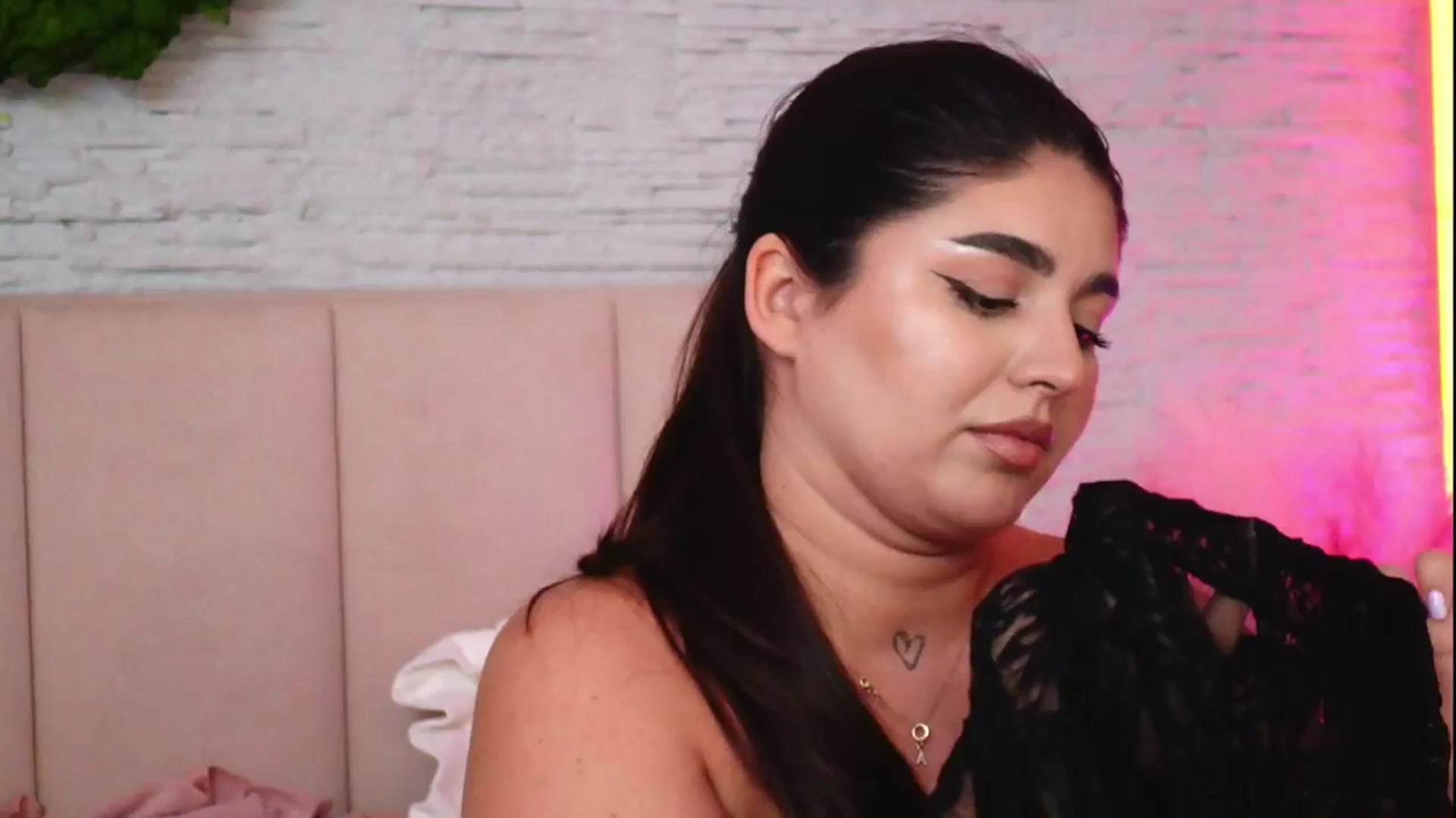 Gallery image thumbnail from RachelS's myfreecams stream on, 02/04/2026, 12:52 image 8 of 20