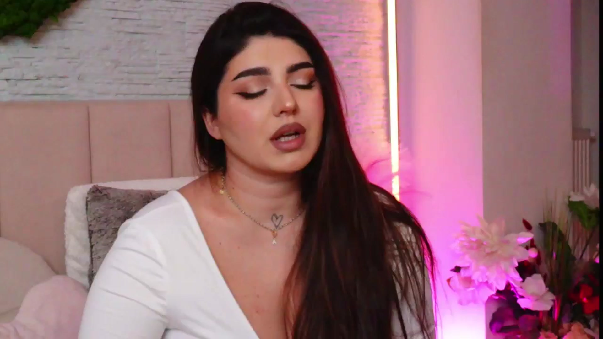 Gallery image thumbnail from RachelS's myfreecams stream on, 03/10/2026, 18:24 image 8 of 20