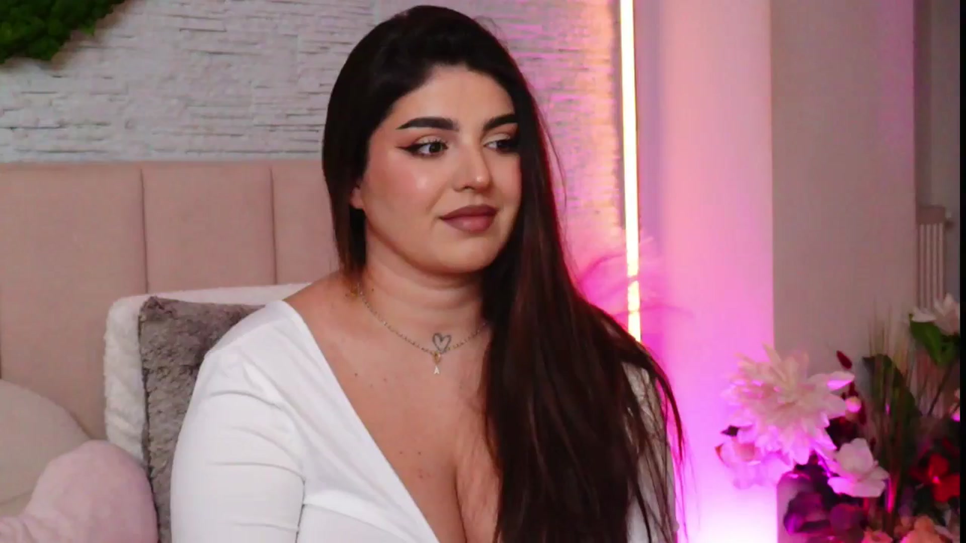 Gallery image thumbnail from RachelS's myfreecams stream on, 03/10/2026, 18:24 image 12 of 20