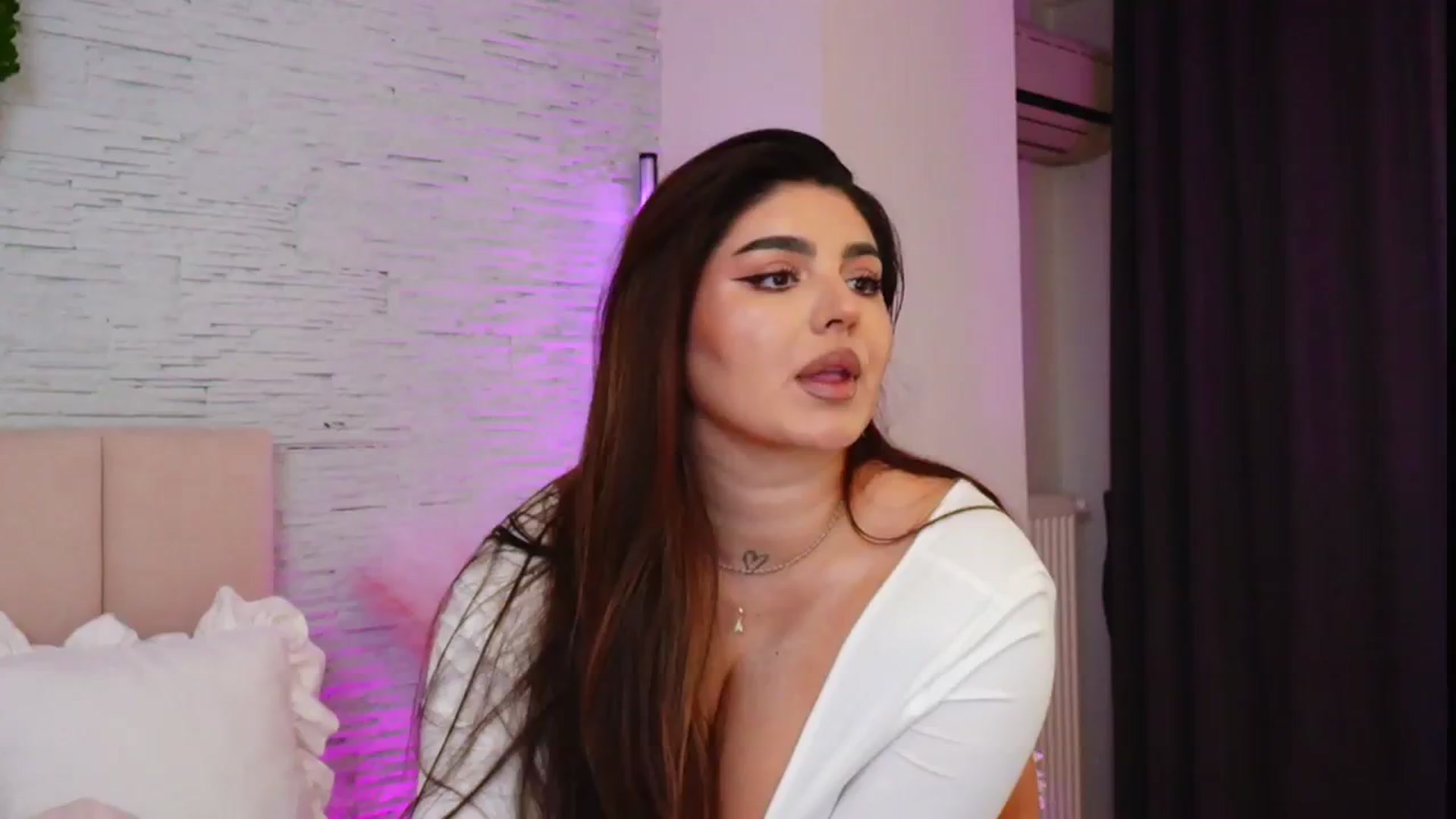 Gallery image thumbnail from RachelS's myfreecams stream on, 03/17/2026, 07:37 image 17 of 20