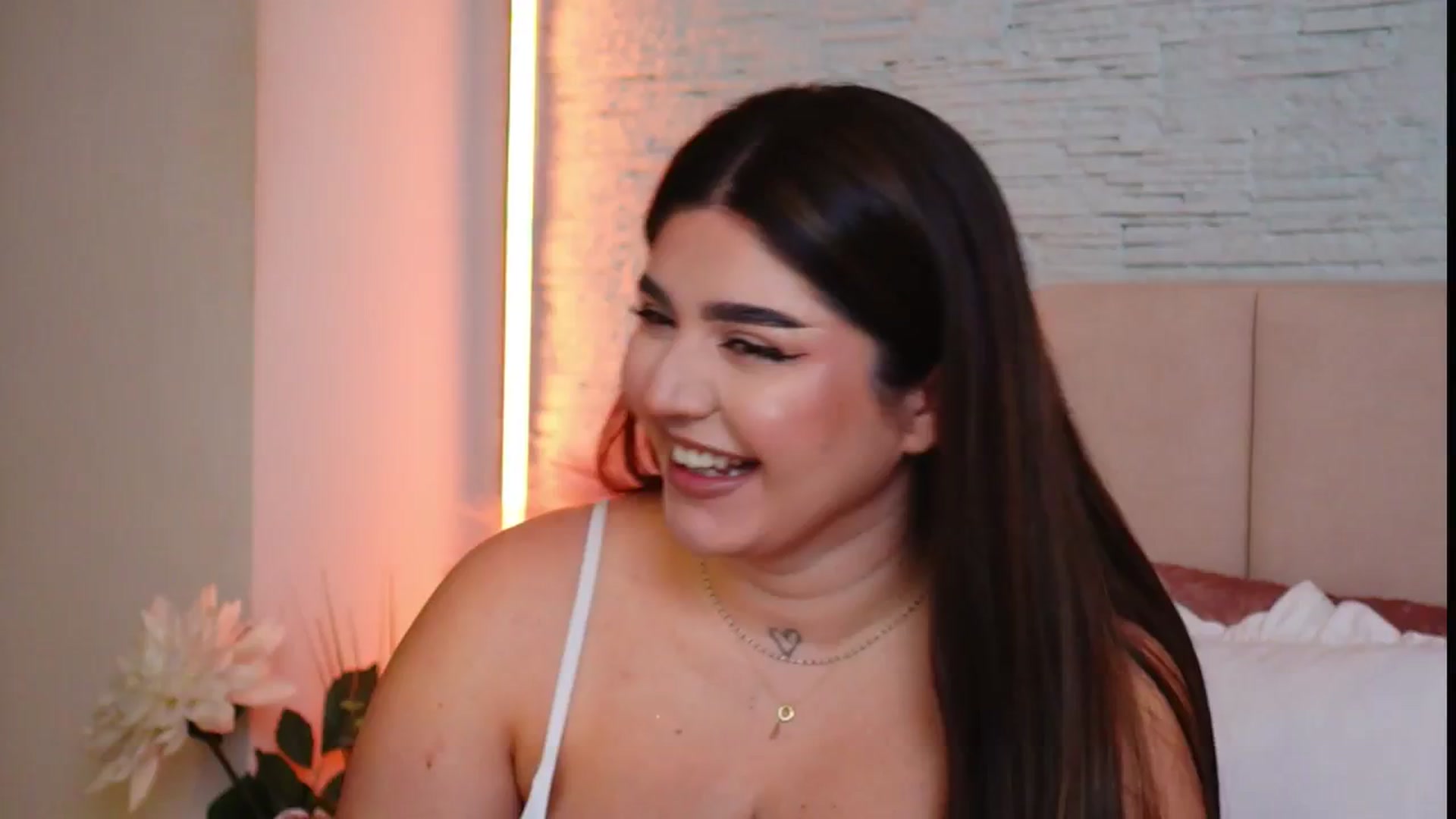 Gallery image thumbnail from RachelS's myfreecams stream on, 03/19/2026, 07:47 image 6 of 20