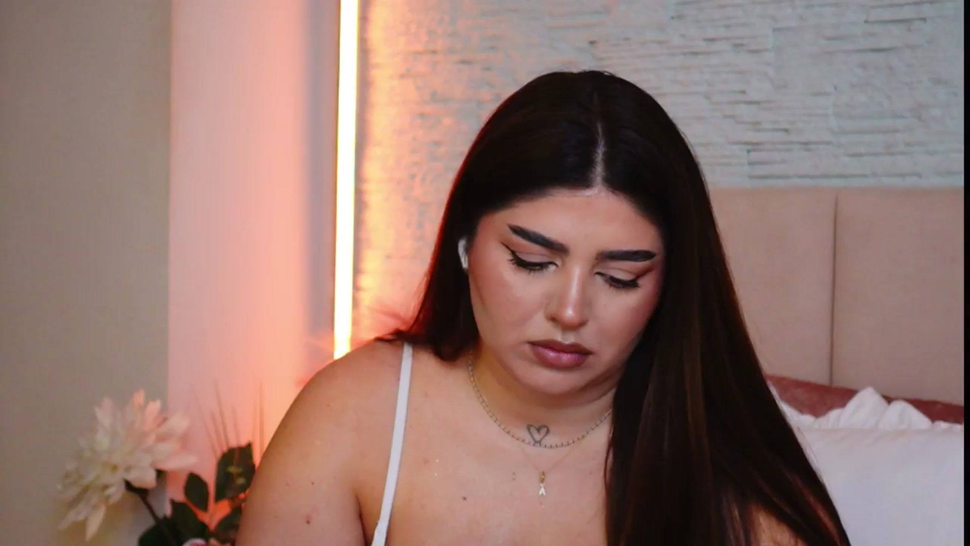 Gallery image thumbnail from RachelS's myfreecams stream on, 03/19/2026, 07:47 image 17 of 20