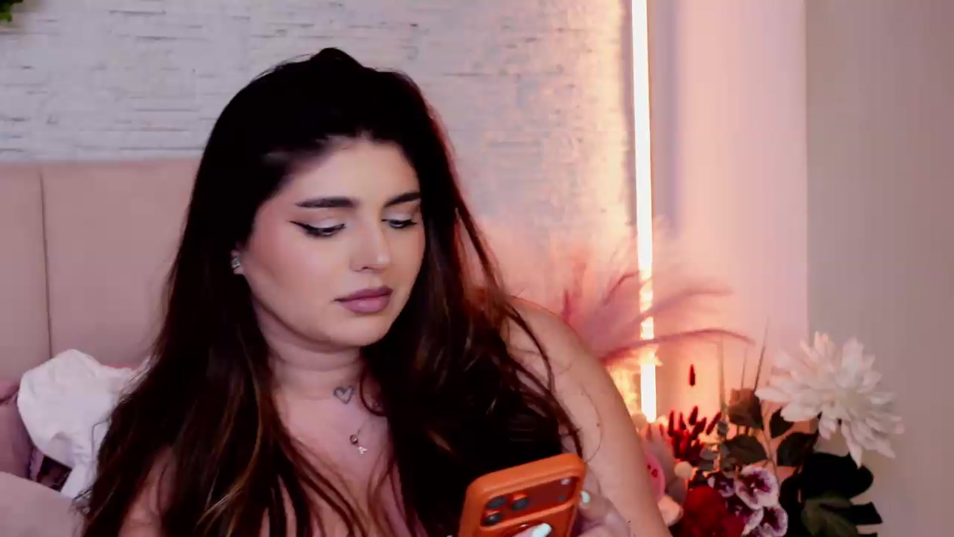 Gallery image thumbnail from RachelS's myfreecams stream on, 05/20/2026, 19:22 image 5 of 20