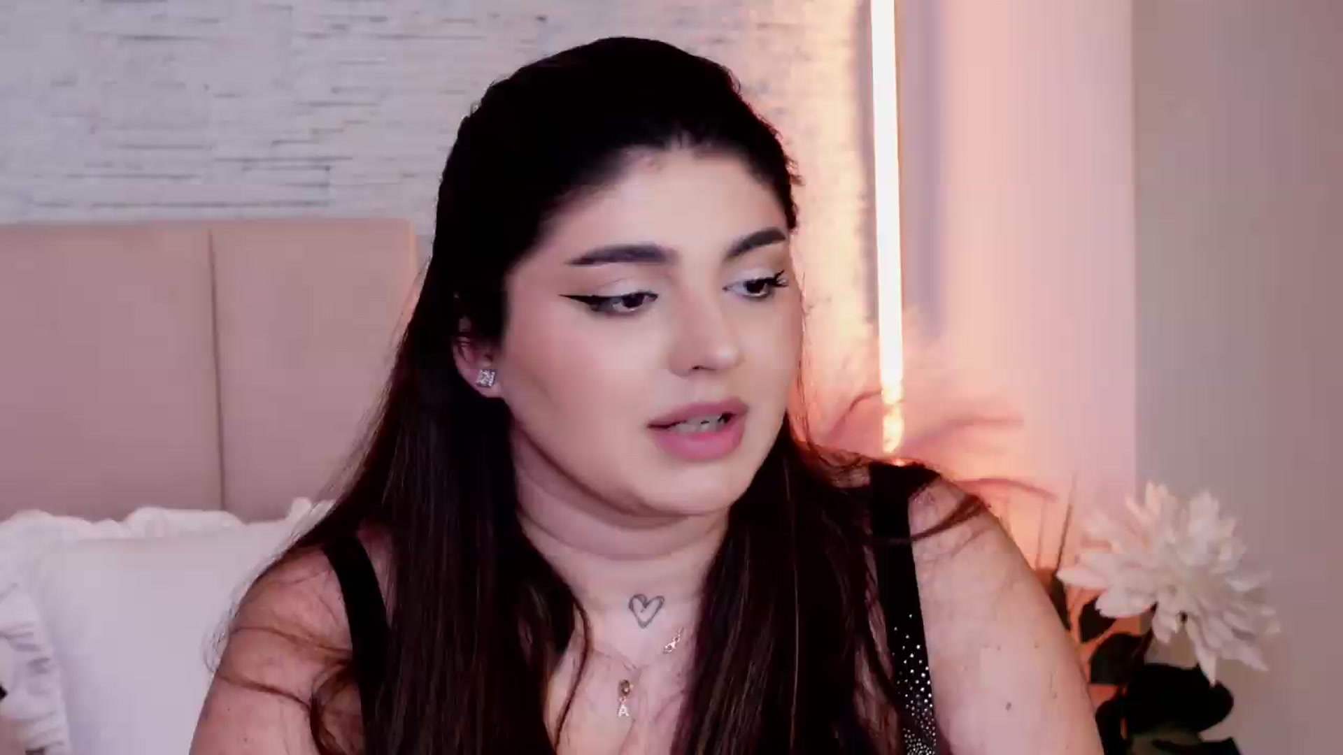Gallery image thumbnail from RachelS's myfreecams stream on, 05/20/2026, 21:25 image 13 of 20