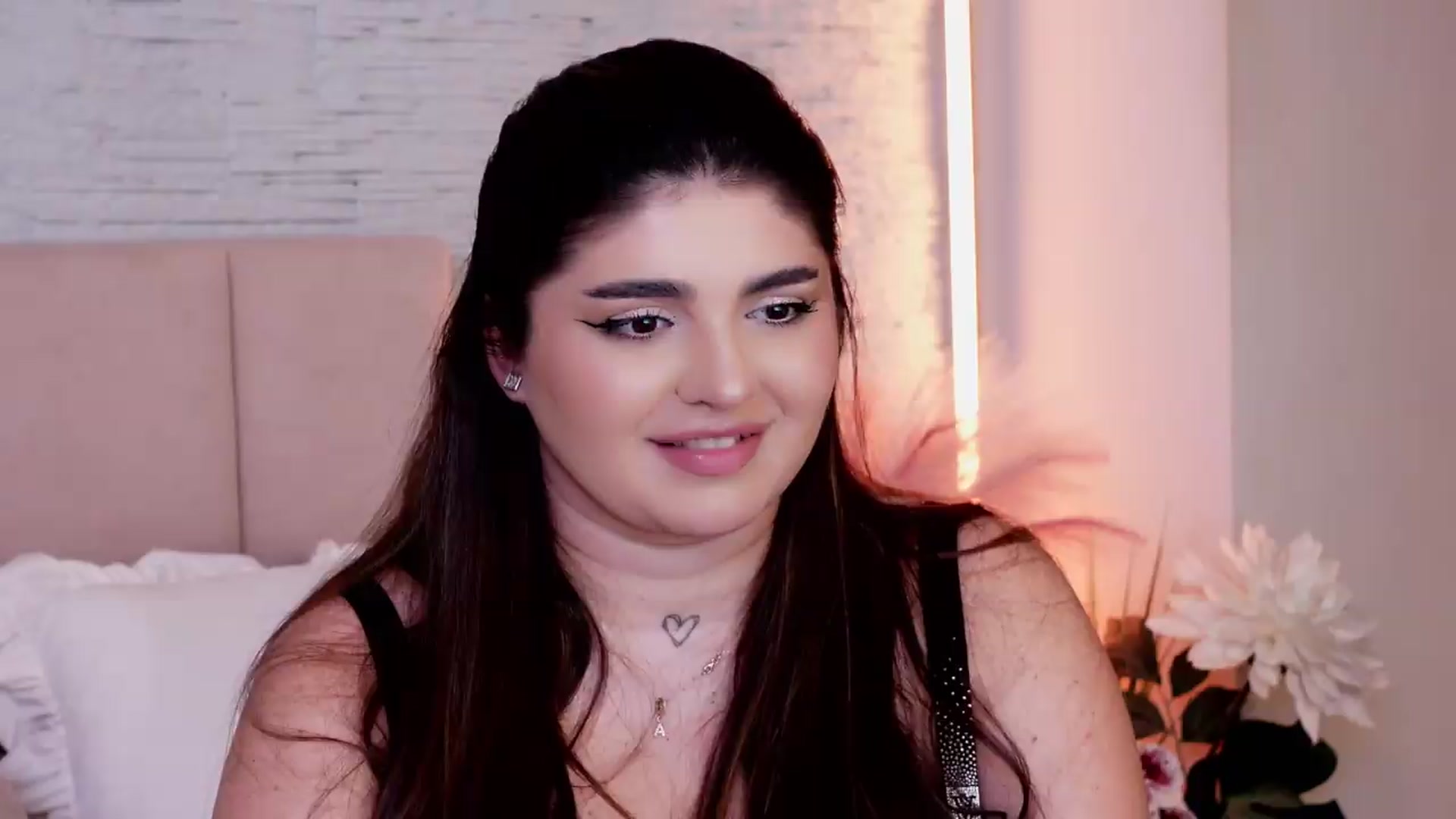 Gallery image thumbnail from RachelS's myfreecams stream on, 05/20/2026, 21:25 image 12 of 20