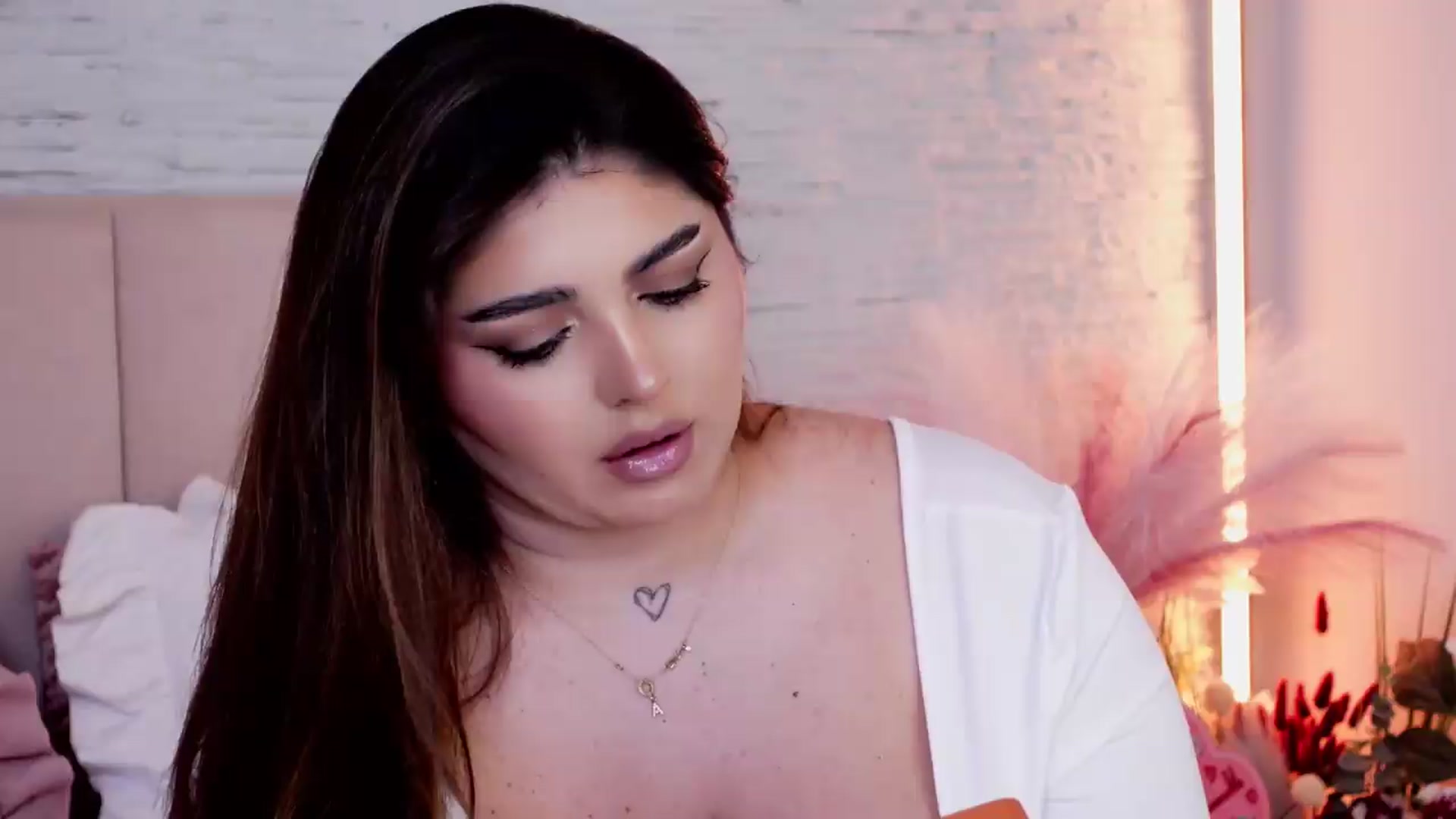 Gallery image thumbnail from RachelS's myfreecams stream on, 05/21/2026, 17:03 image 1 of 20