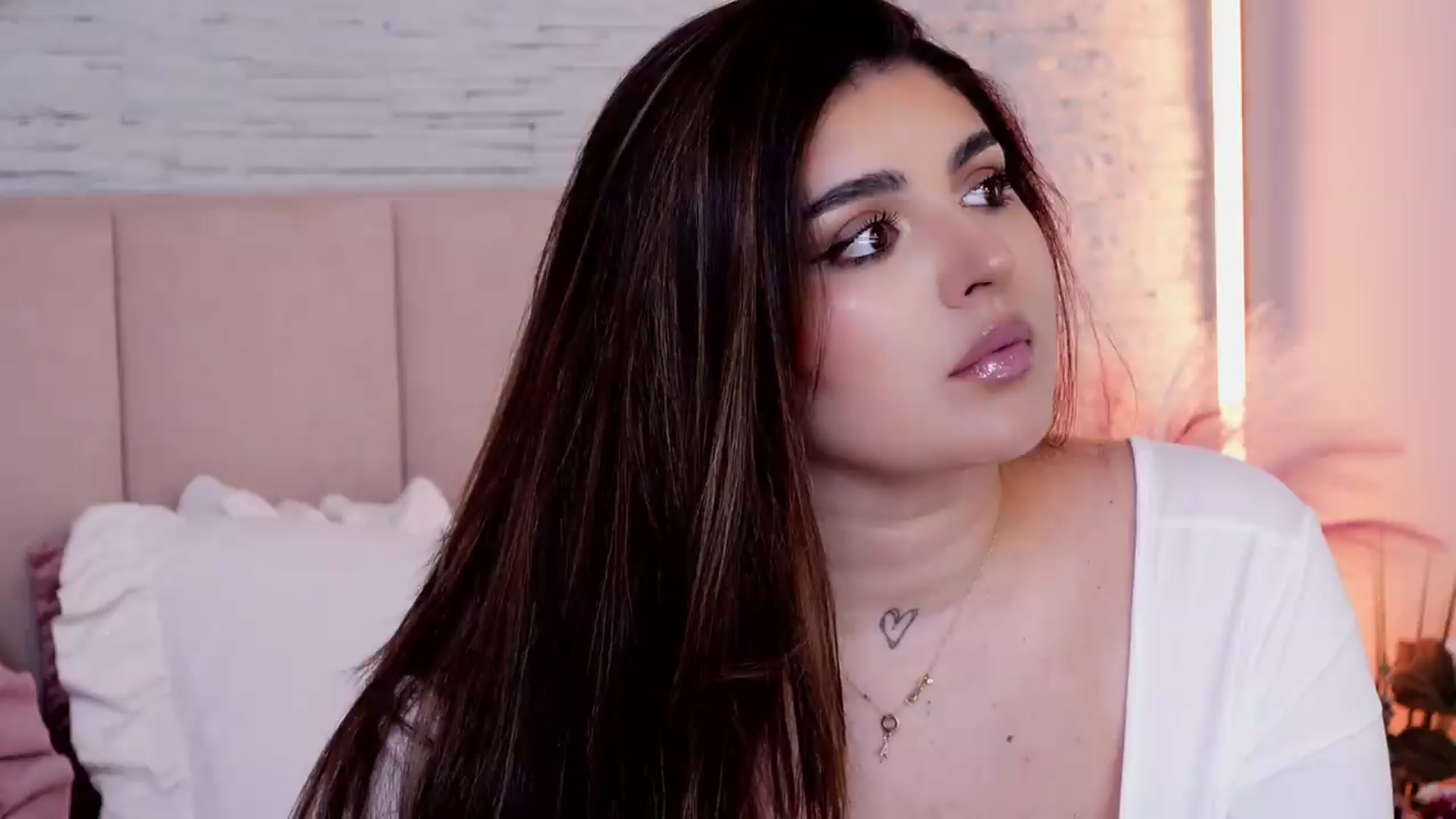 Gallery image thumbnail from RachelS's myfreecams stream on, 05/21/2026, 17:03 image 6 of 20