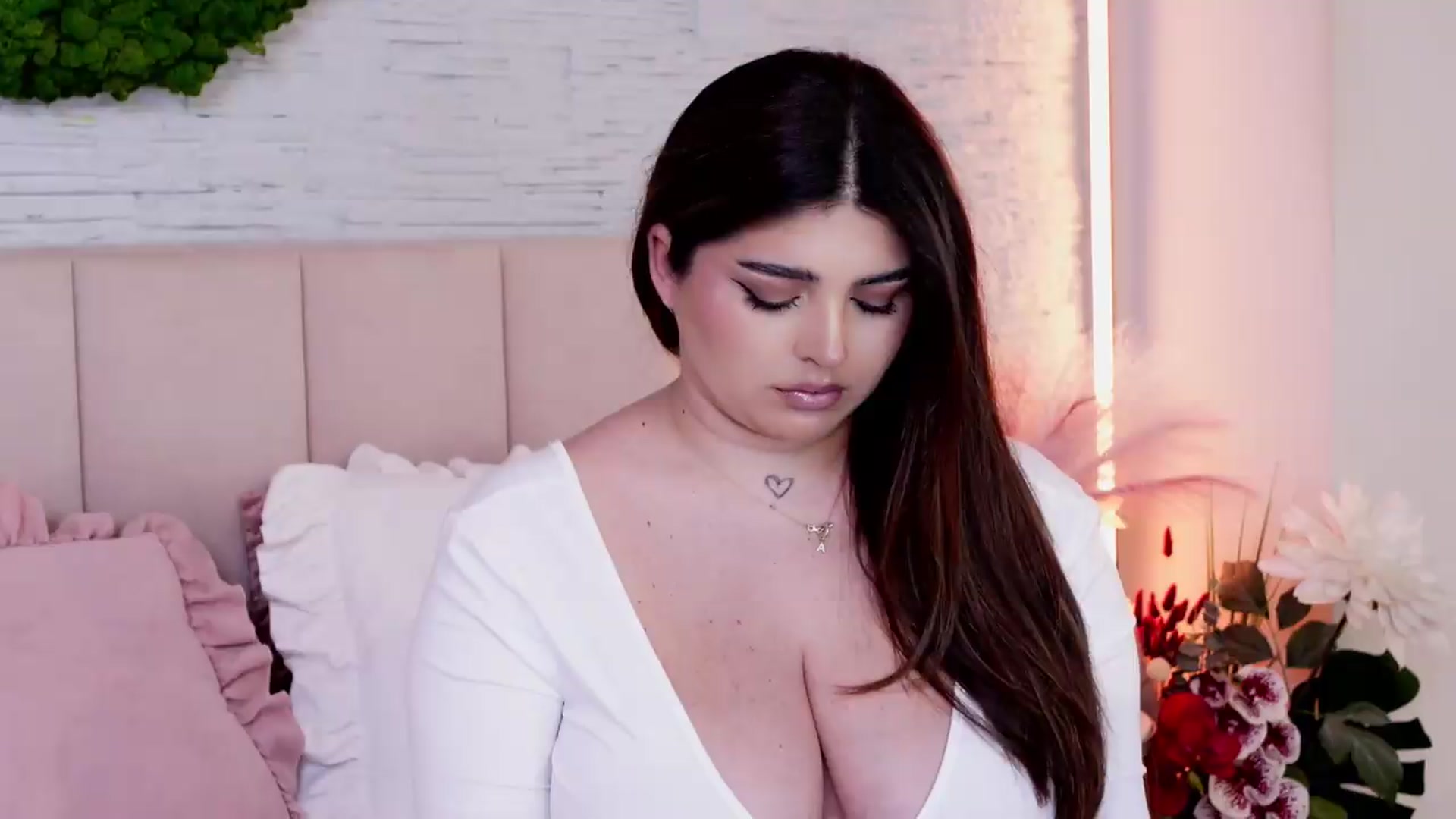 Gallery image thumbnail from RachelS's myfreecams stream on, 05/21/2026, 17:03 image 15 of 20