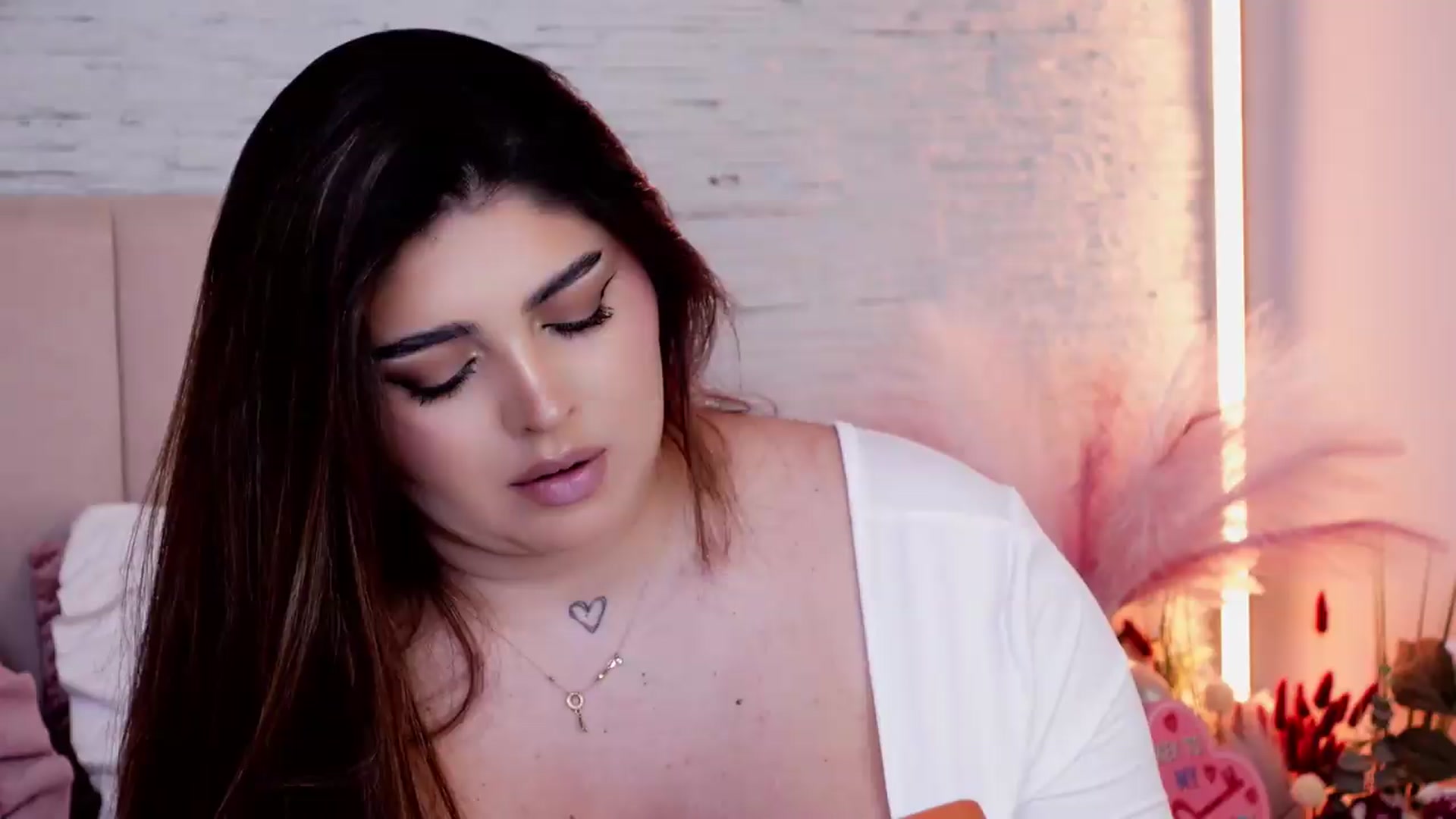 Gallery image thumbnail from RachelS's myfreecams stream on, 05/21/2026, 17:03 image 5 of 20
