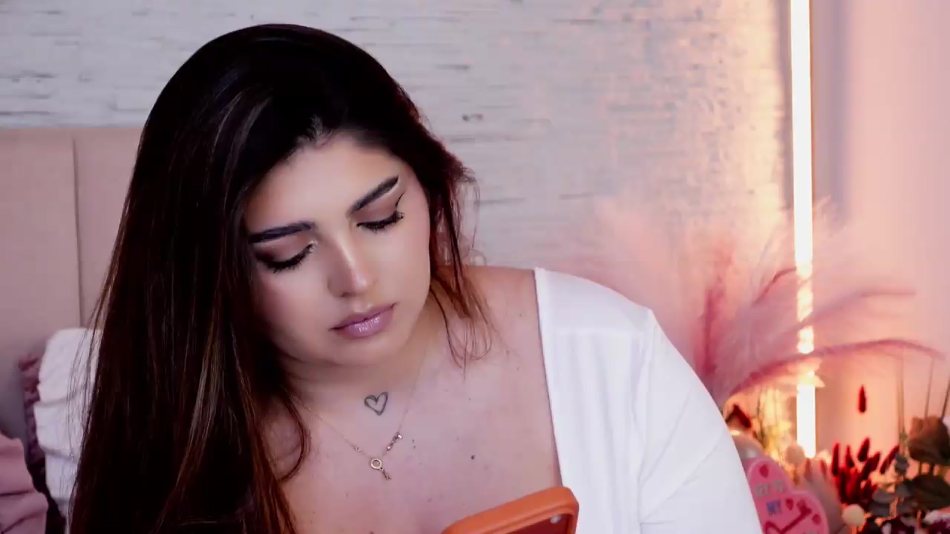 Gallery image thumbnail from RachelS's myfreecams stream on, 05/21/2026, 17:03 image 4 of 20
