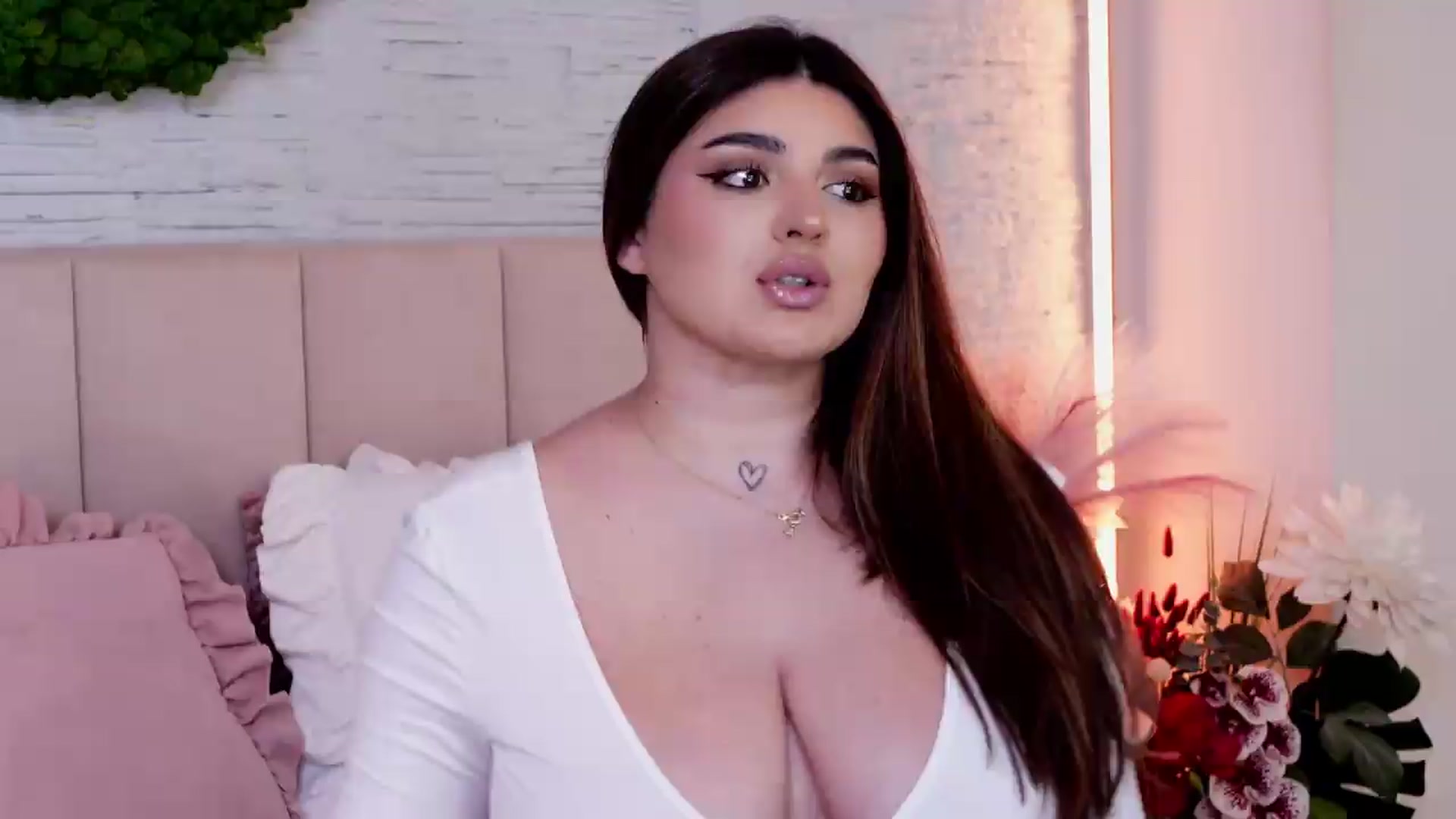 Gallery image thumbnail from RachelS's myfreecams stream on, 05/21/2026, 17:03 image 13 of 20