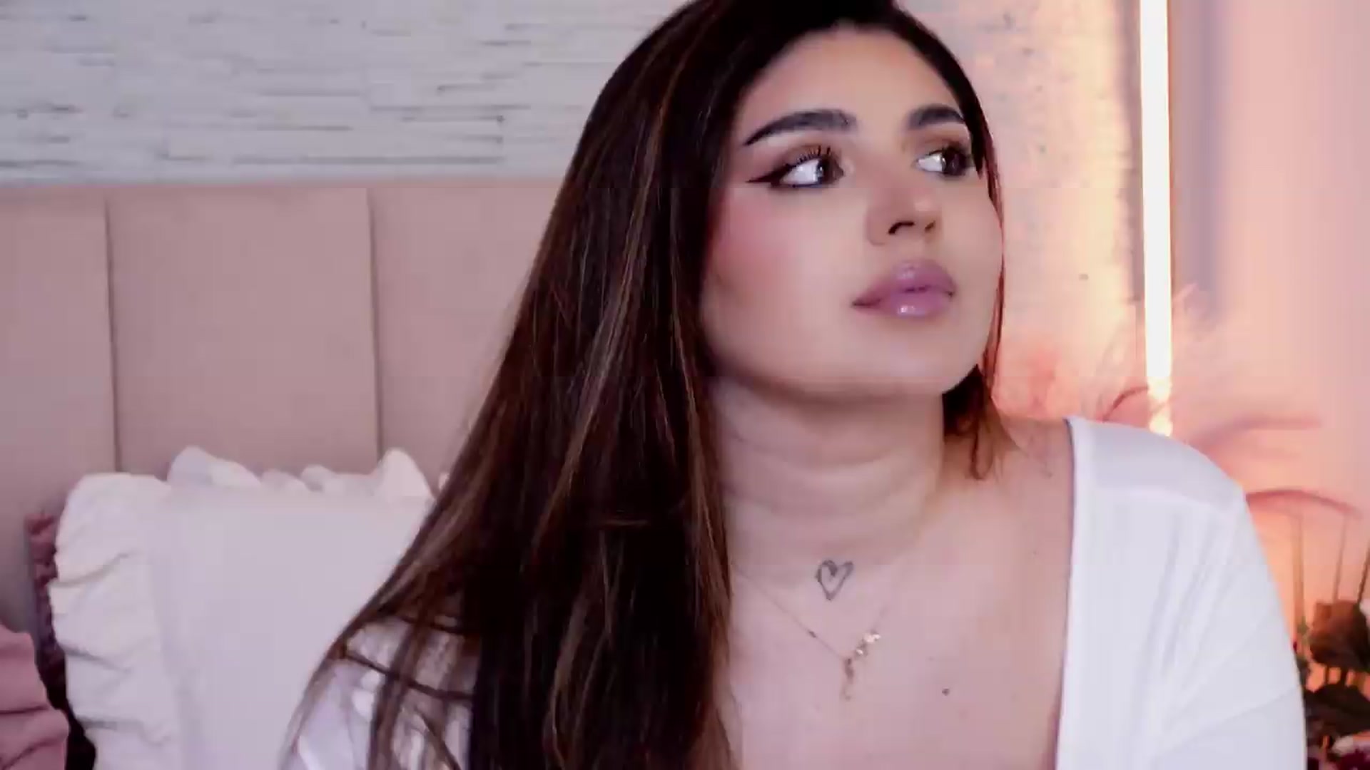 Gallery image thumbnail from RachelS's myfreecams stream on, 05/21/2026, 17:03 image 3 of 20