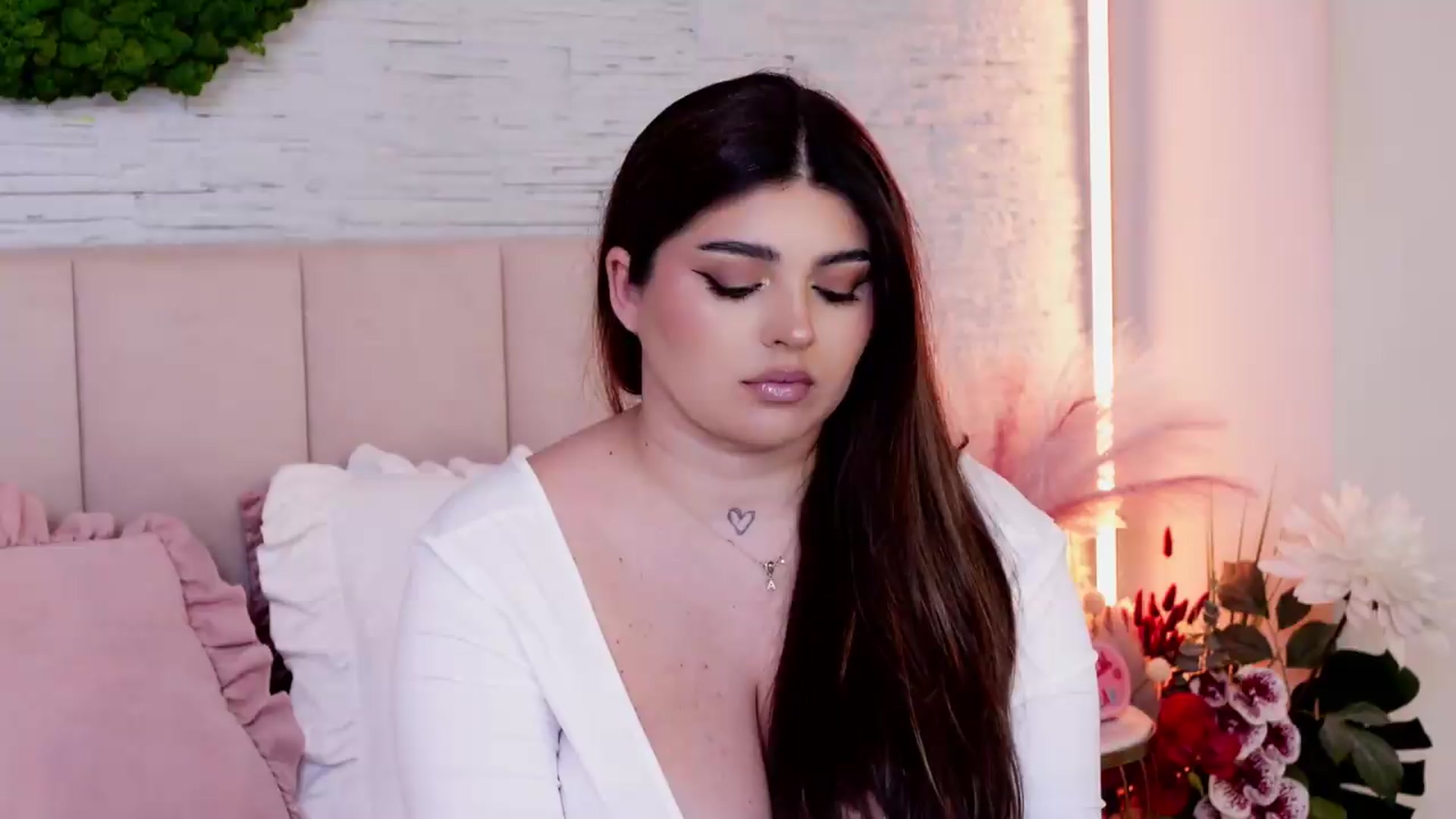 Gallery image thumbnail from RachelS's myfreecams stream on, 05/21/2026, 17:03 image 18 of 20