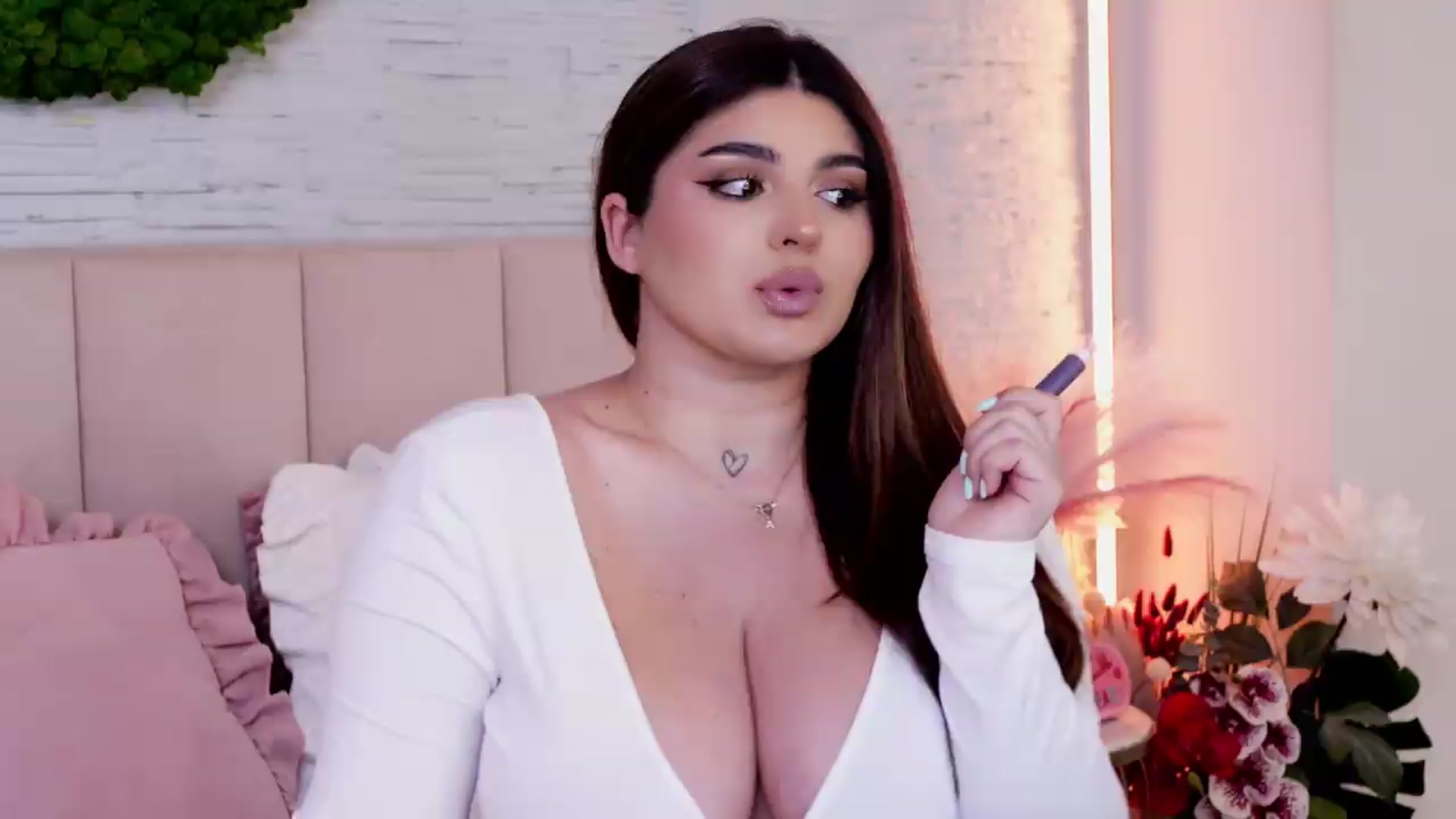 Gallery image thumbnail from RachelS's myfreecams stream on, 05/21/2026, 17:03 image 14 of 20