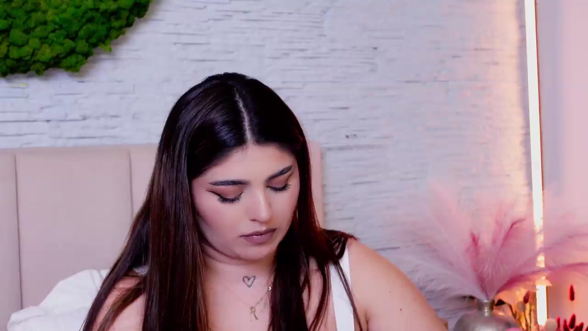 Gallery image thumbnail from RachelS's myfreecams stream on, 05/26/2026, 14:39 image 2 of 20