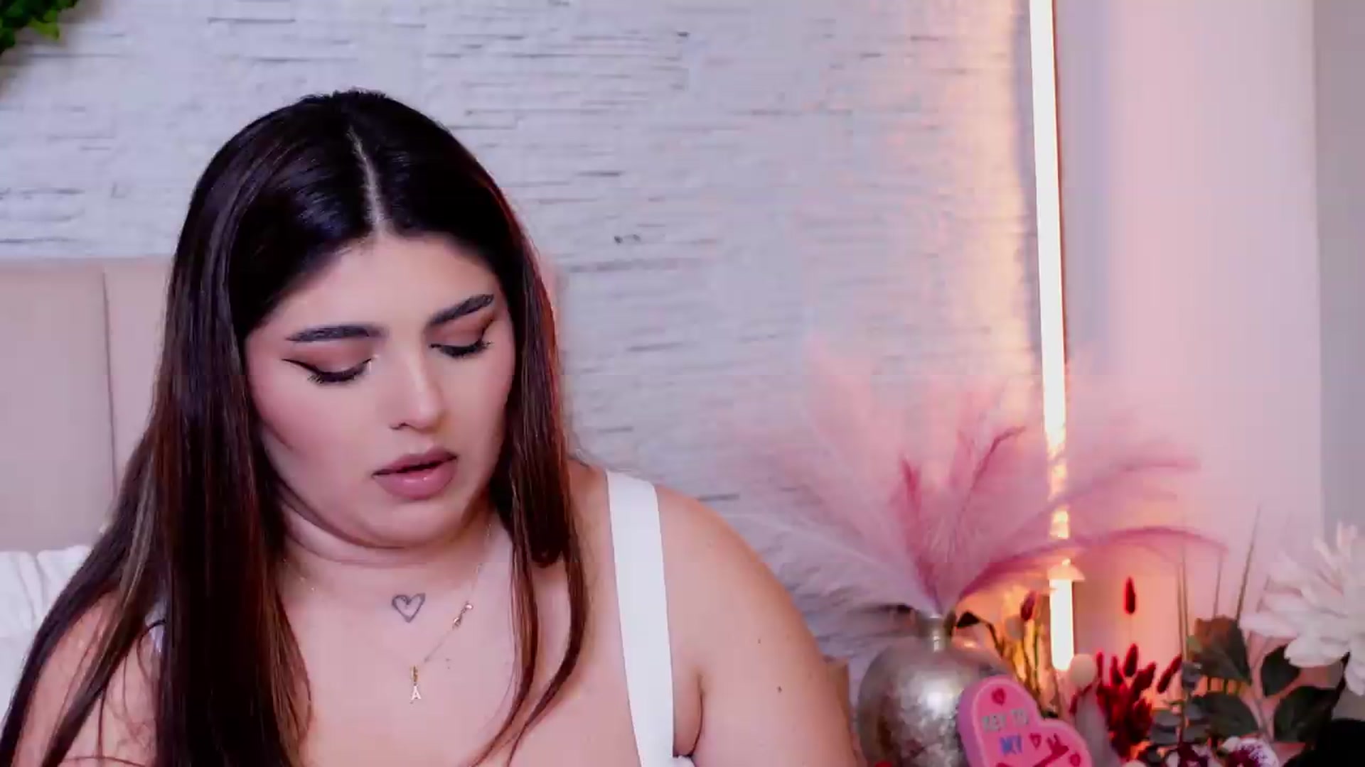 Gallery image thumbnail from RachelS's myfreecams stream on, 05/26/2026, 14:39 image 19 of 20