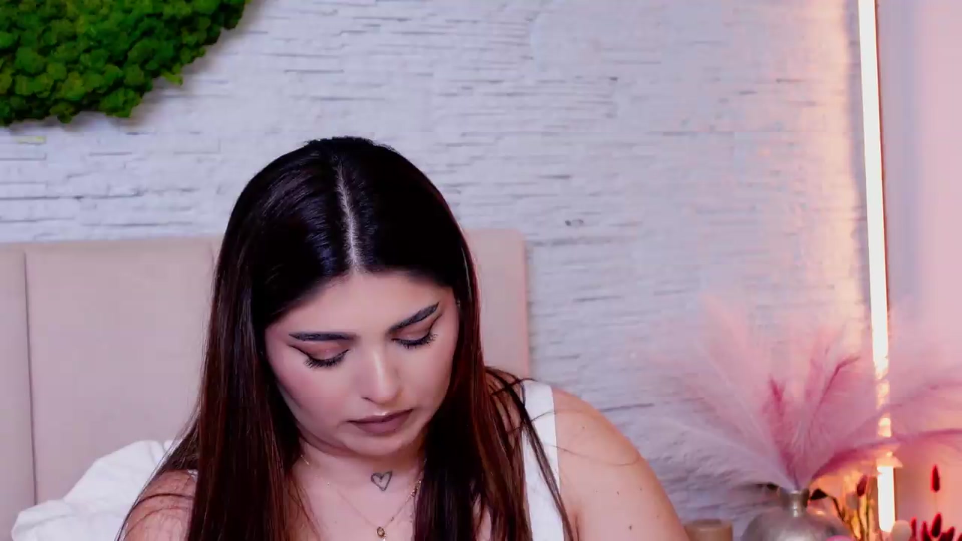 Gallery image thumbnail from RachelS's myfreecams stream on, 05/26/2026, 14:39 image 7 of 20