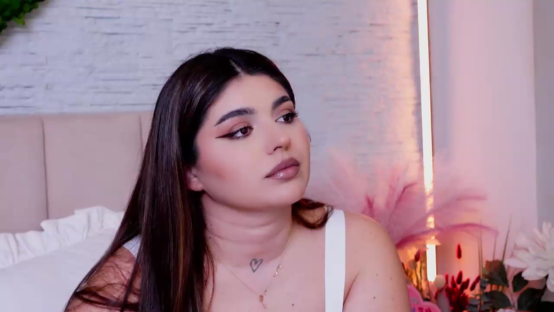 Gallery image thumbnail from RachelS's myfreecams stream on, 05/26/2026, 14:39 image 12 of 20