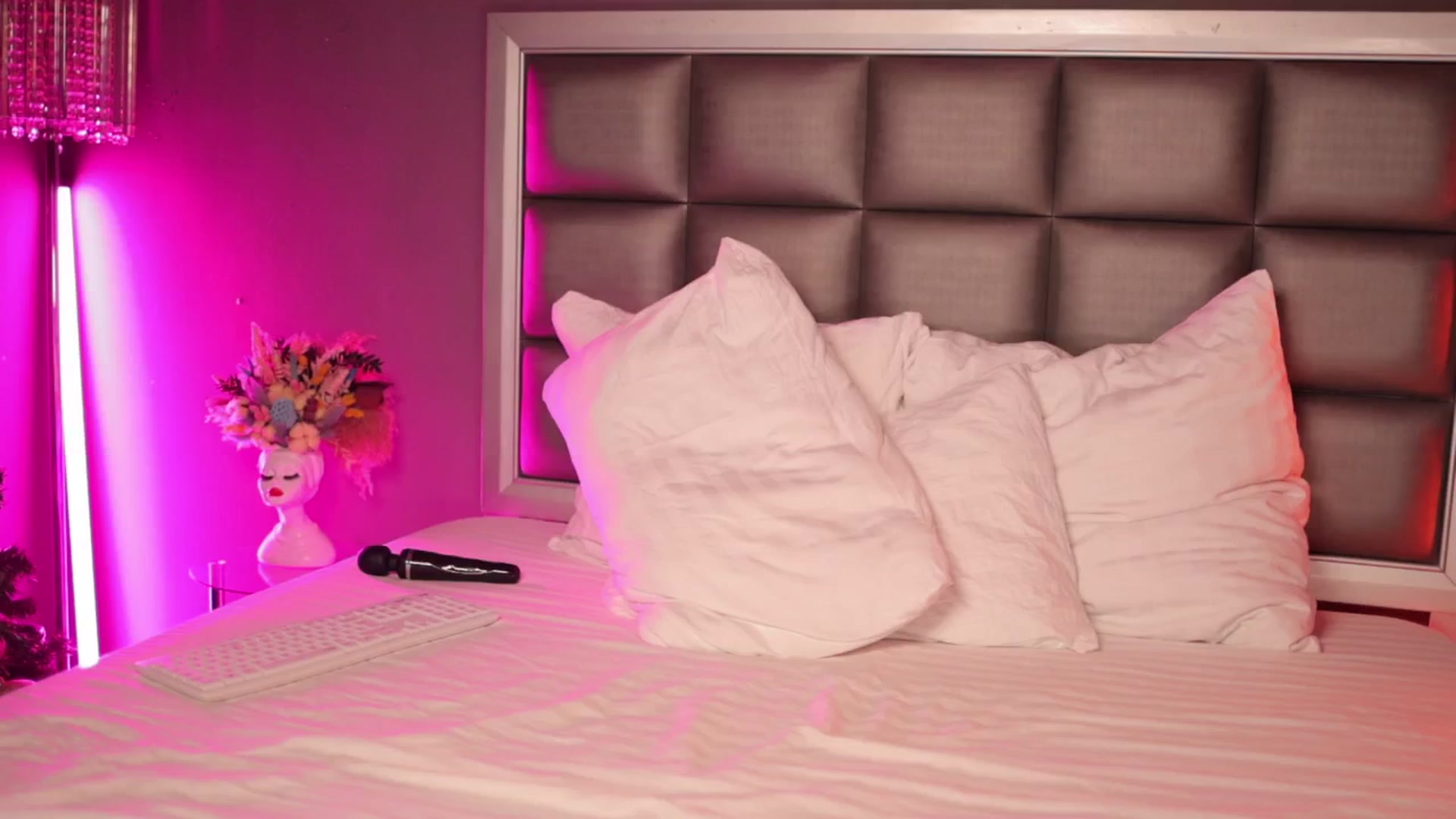 Gallery image thumbnail from Rachel_Quinn's myfreecams stream on, 12/28/2024, 08:58 image 9 of 20