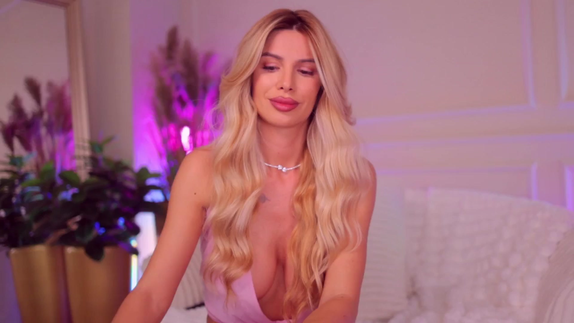 Gallery image thumbnail from Rachel_Quinn's myfreecams stream on, 02/25/2026, 11:49 image 12 of 20