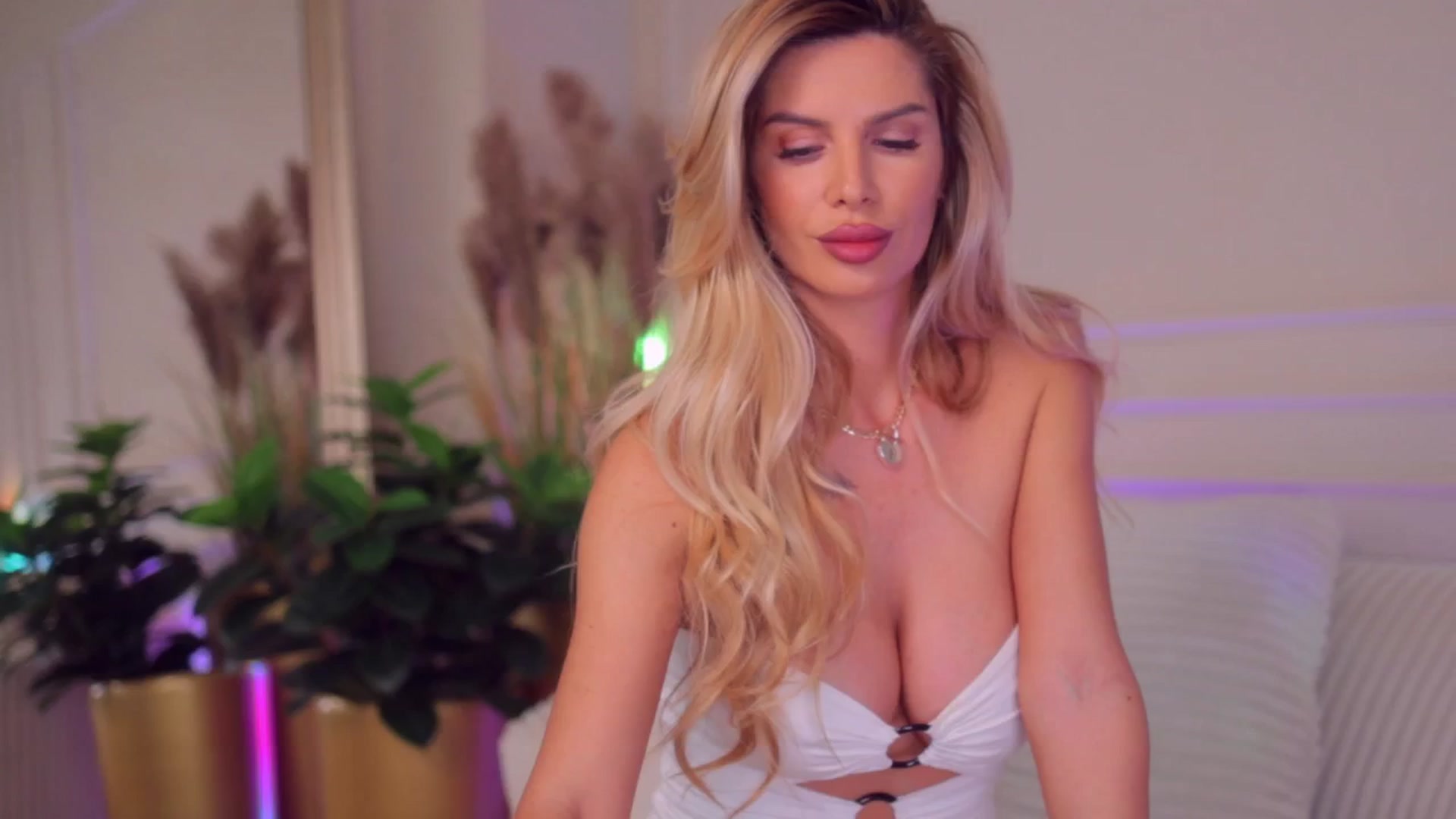 Gallery image thumbnail from Rachel_Quinn's myfreecams stream on, 03/15/2026, 09:43 image 6 of 20