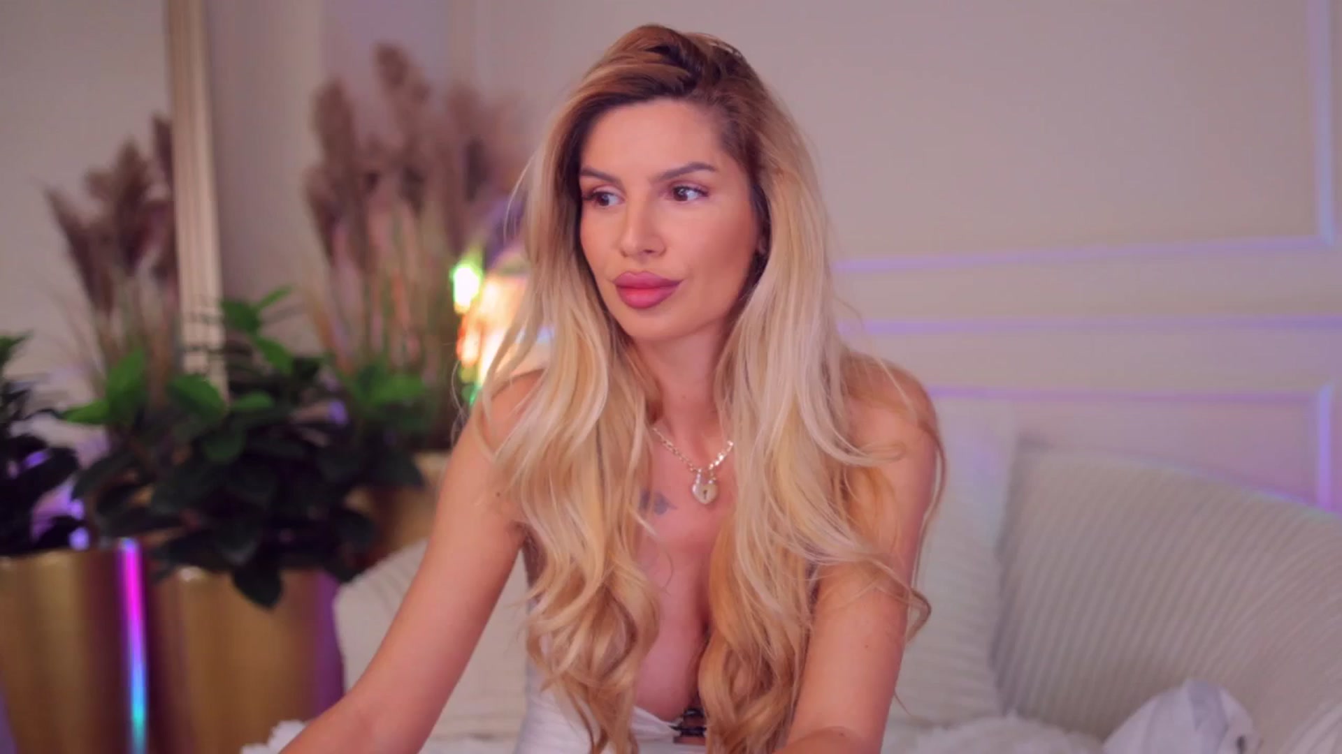 Gallery image thumbnail from Rachel_Quinn's myfreecams stream on, 03/15/2026, 09:43 image 3 of 20