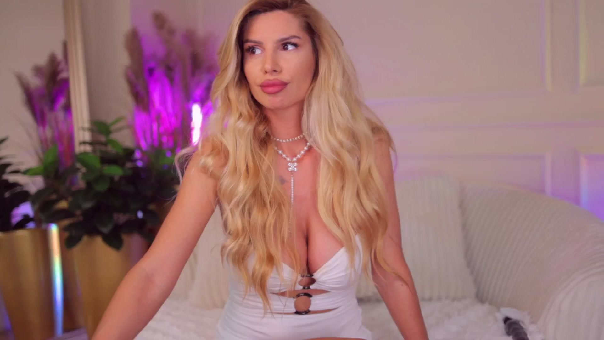 Gallery image thumbnail from Rachel_Quinn's myfreecams stream on, 04/01/2026, 10:36 image 10 of 20