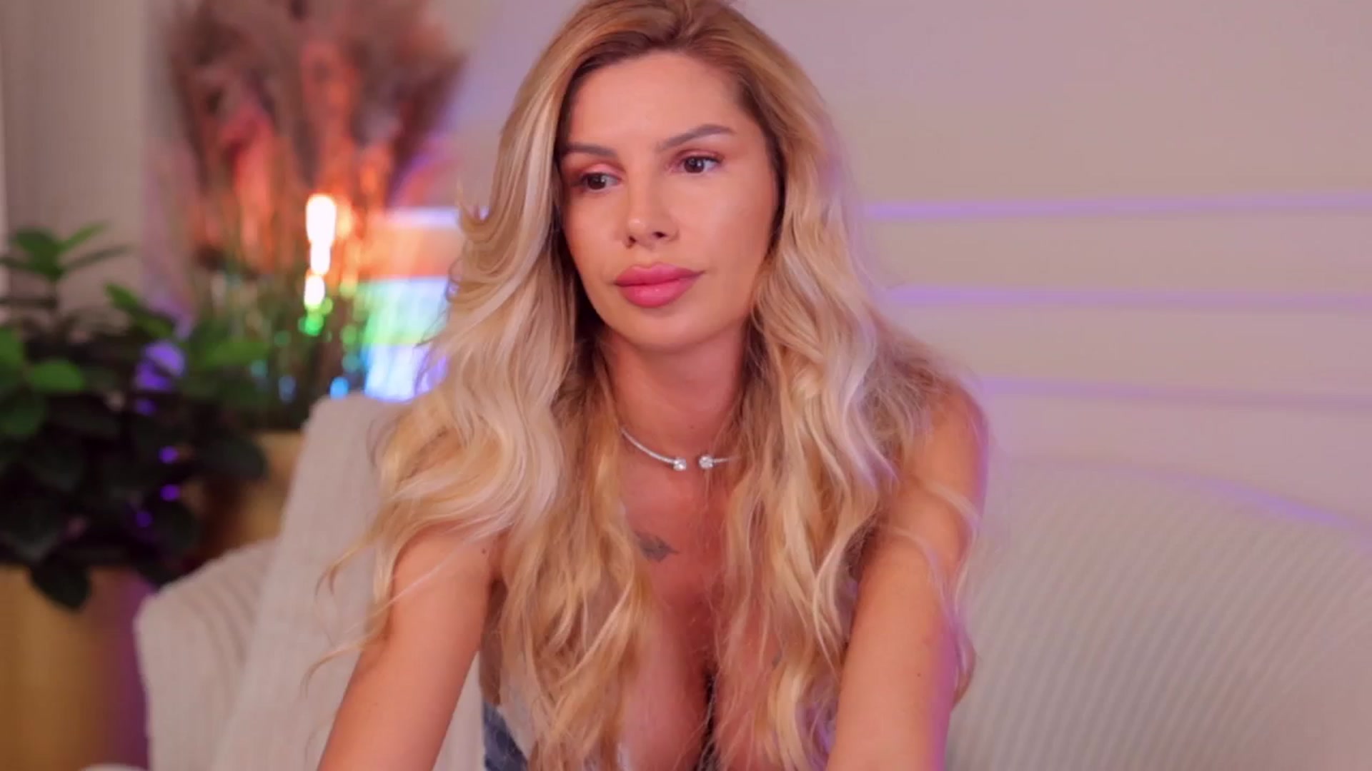 Gallery image thumbnail from Rachel_Quinn's myfreecams stream on, 05/05/2026, 08:00 image 18 of 20
