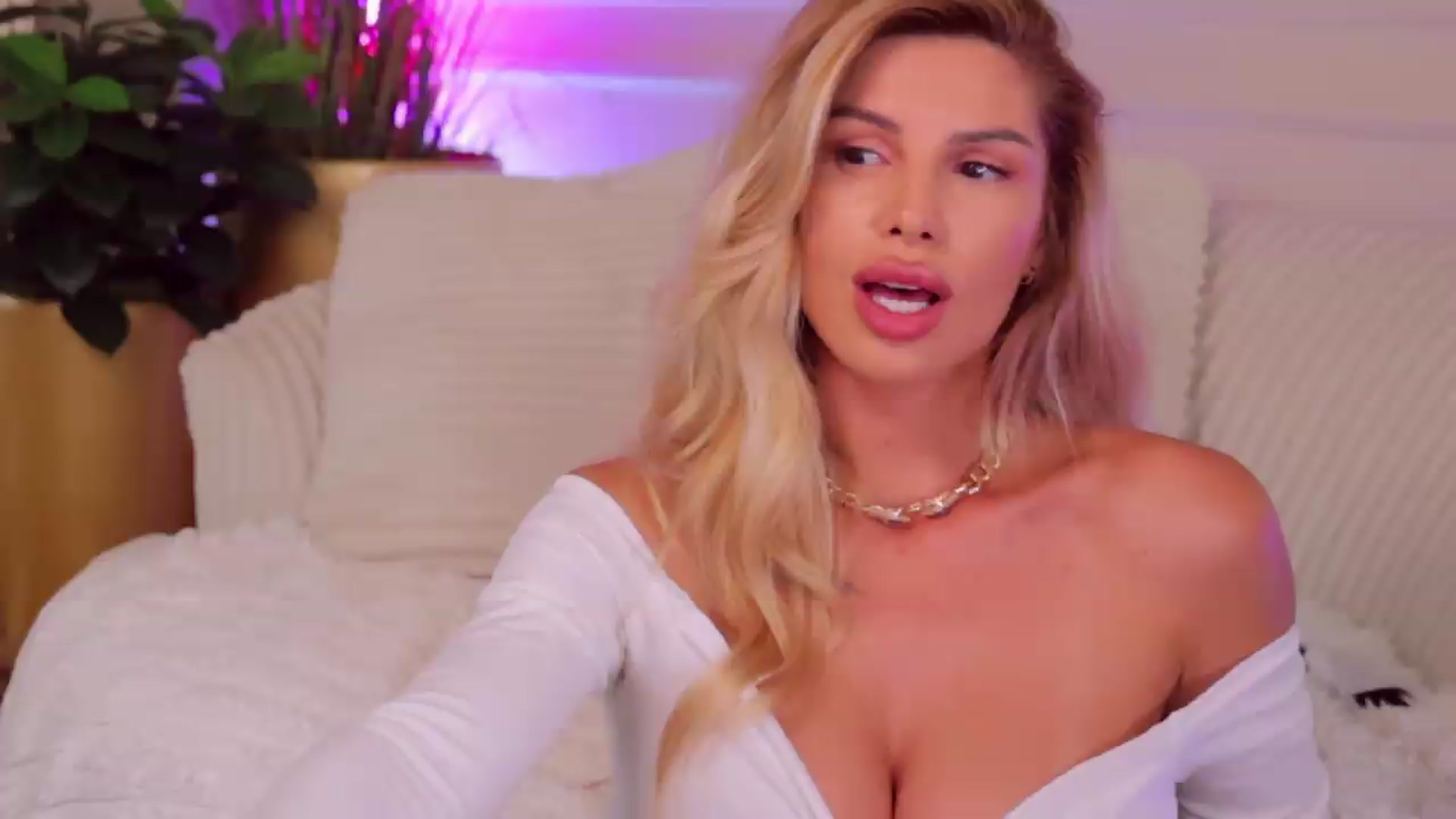 Gallery image thumbnail from Rachel_Quinn's myfreecams stream on, 05/06/2026, 08:00 image 13 of 20