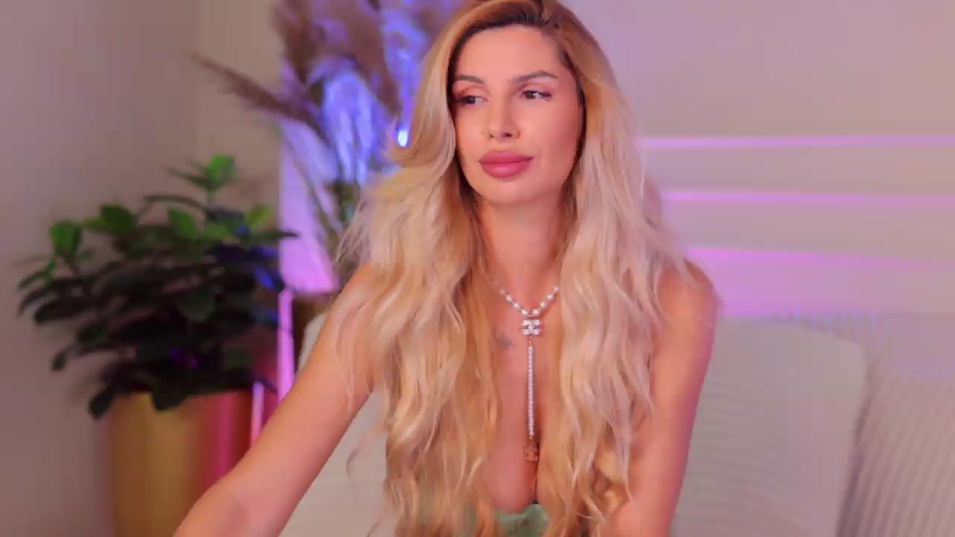 Gallery image thumbnail from Rachel_Quinn's myfreecams stream on, 06/02/2026, 10:45 image 2 of 20