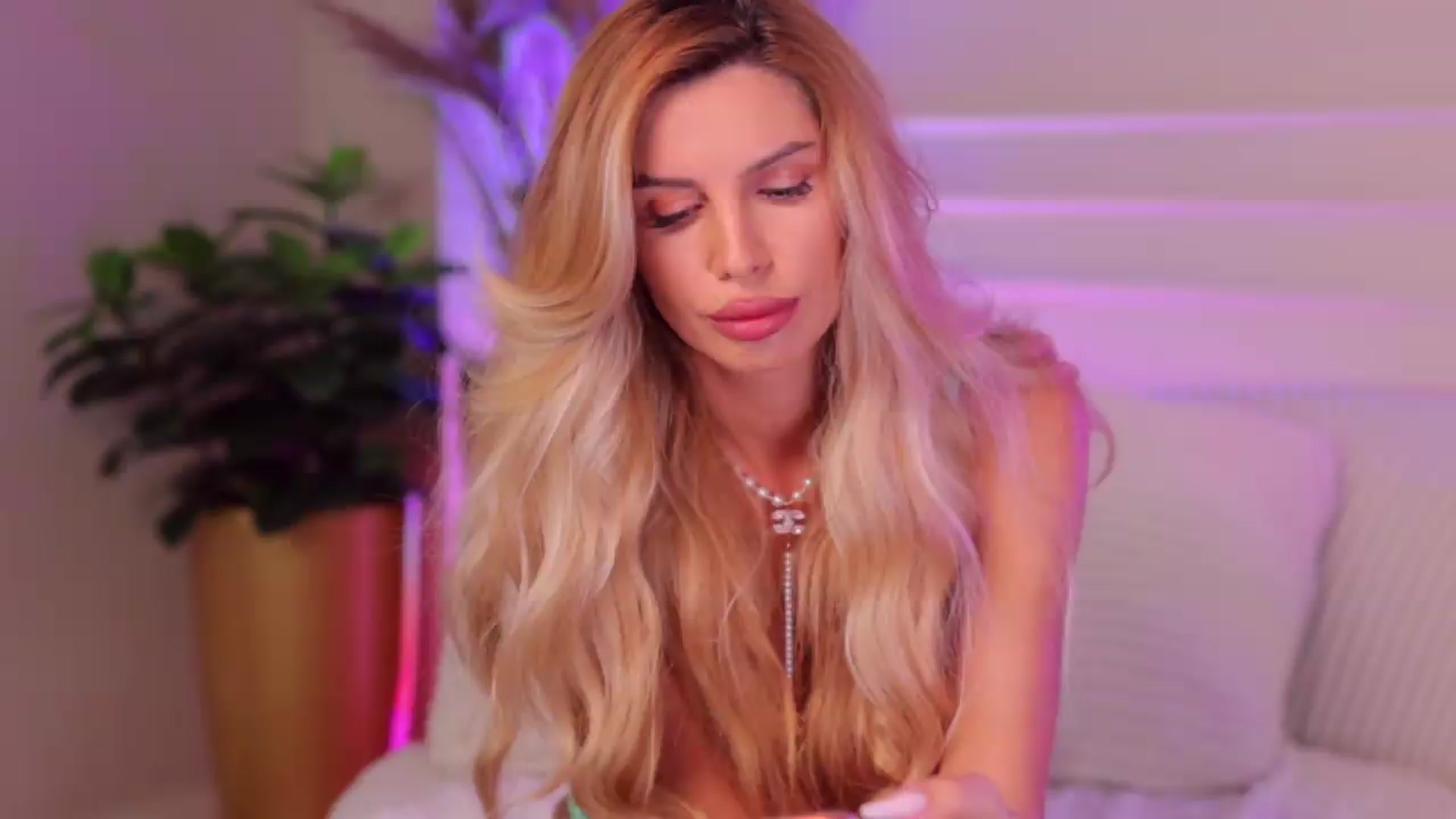 Gallery image thumbnail from Rachel_Quinn's myfreecams stream on, 06/02/2026, 10:45 image 14 of 20