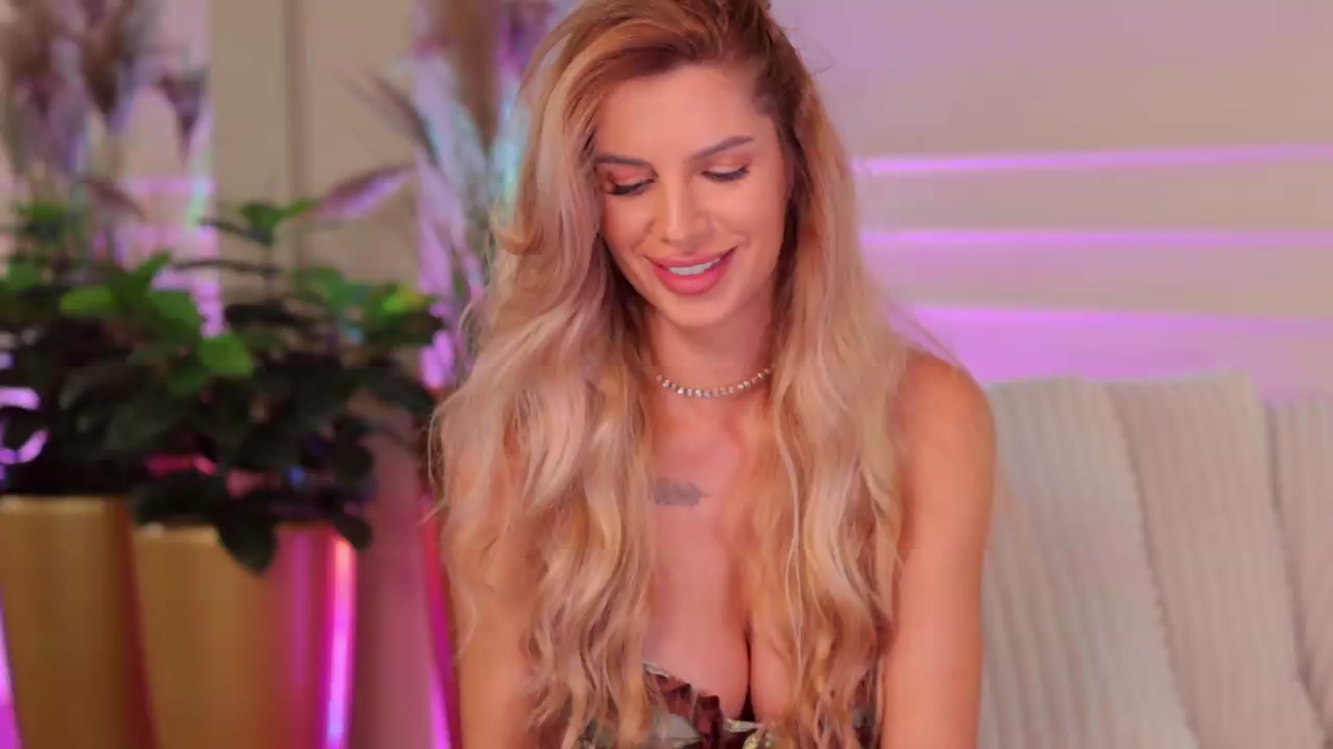 Gallery image thumbnail from Rachel_Quinn's myfreecams stream on, 06/08/2026, 08:09 image 1 of 20