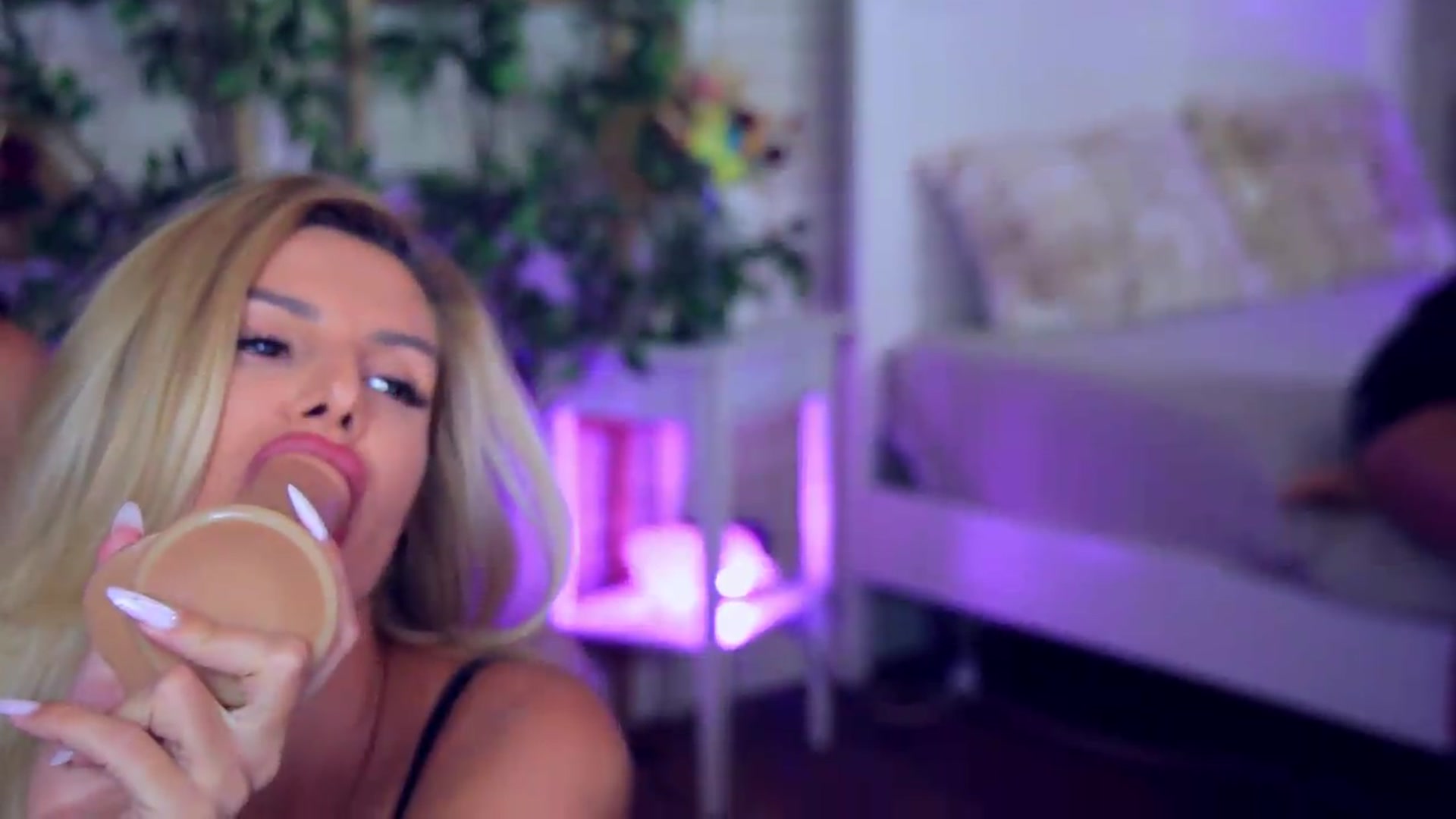 Gallery image thumbnail from Rachel_Quinn's myfreecams stream on, 08/17/2026, 08:41 image 9 of 20