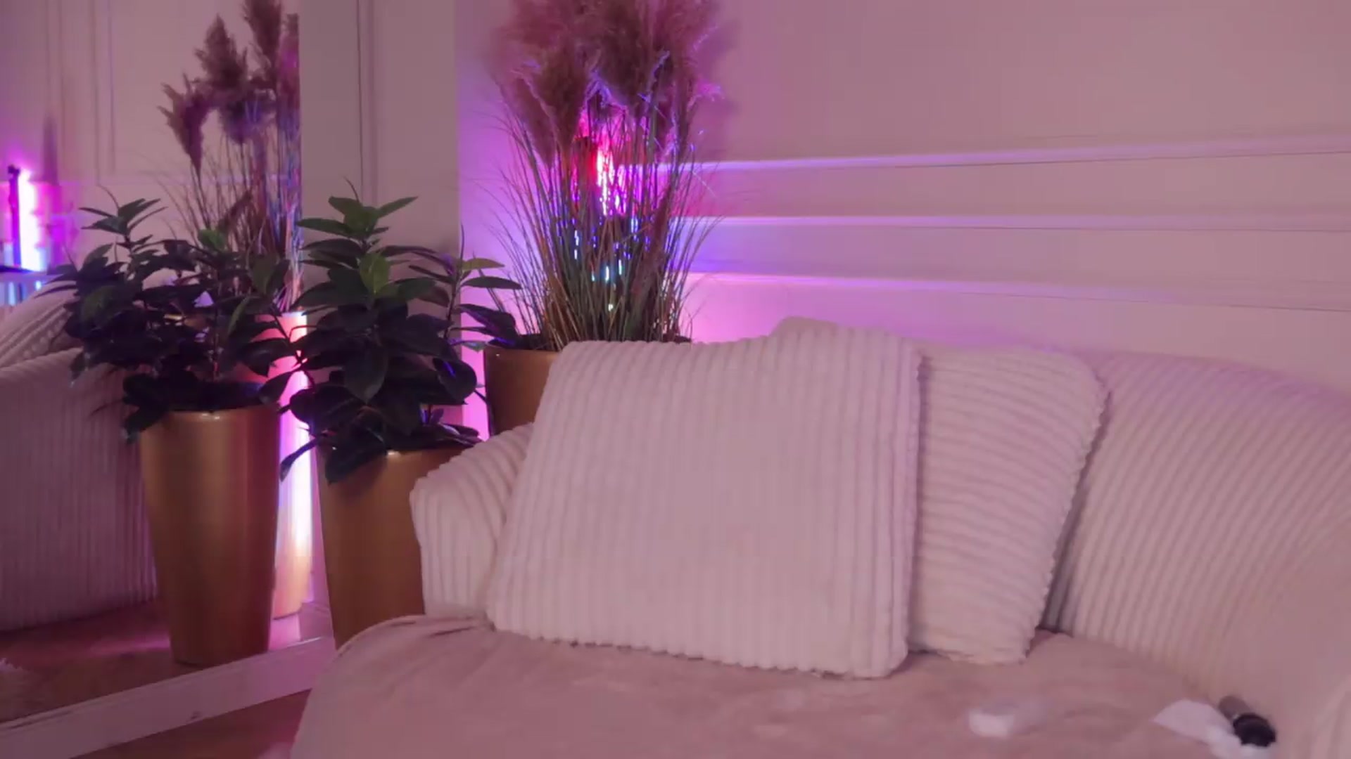 Gallery image thumbnail from Rachel_Quinn's myfreecams stream on, 09/08/2026, 04:38 image 9 of 20