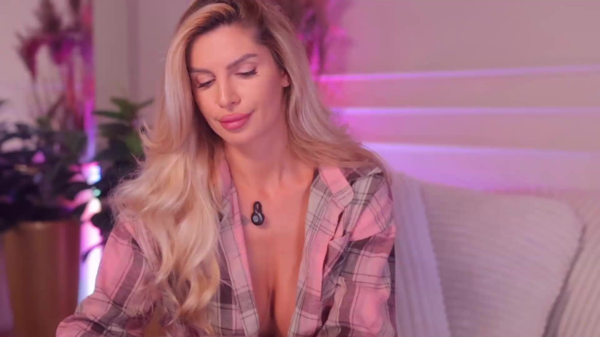 Gallery image thumbnail from Rachel_Quinn's myfreecams stream on, 09/08/2026, 09:29 image 13 of 20