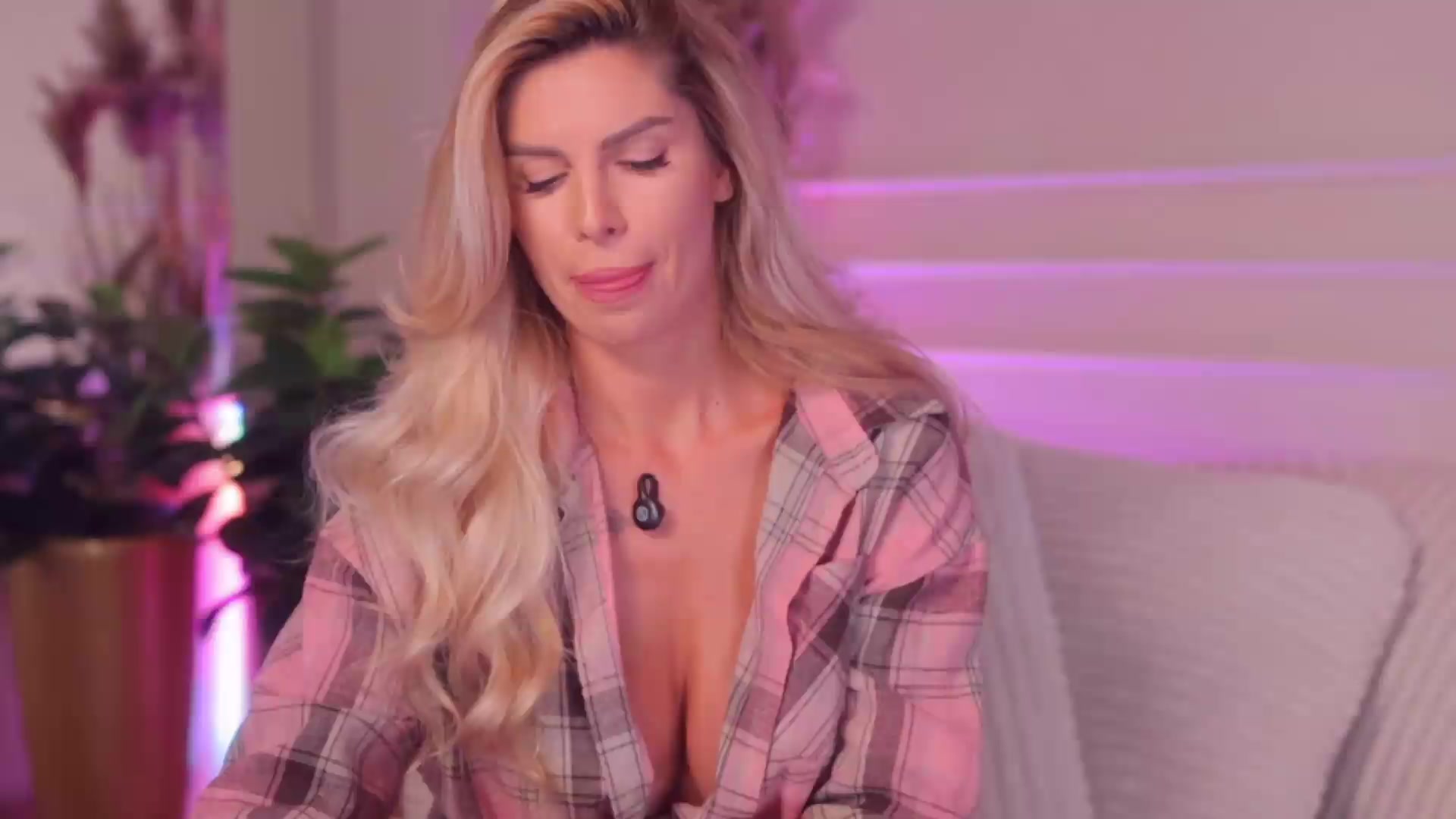 Gallery image thumbnail from Rachel_Quinn's myfreecams stream on, 09/08/2026, 09:29 image 2 of 20
