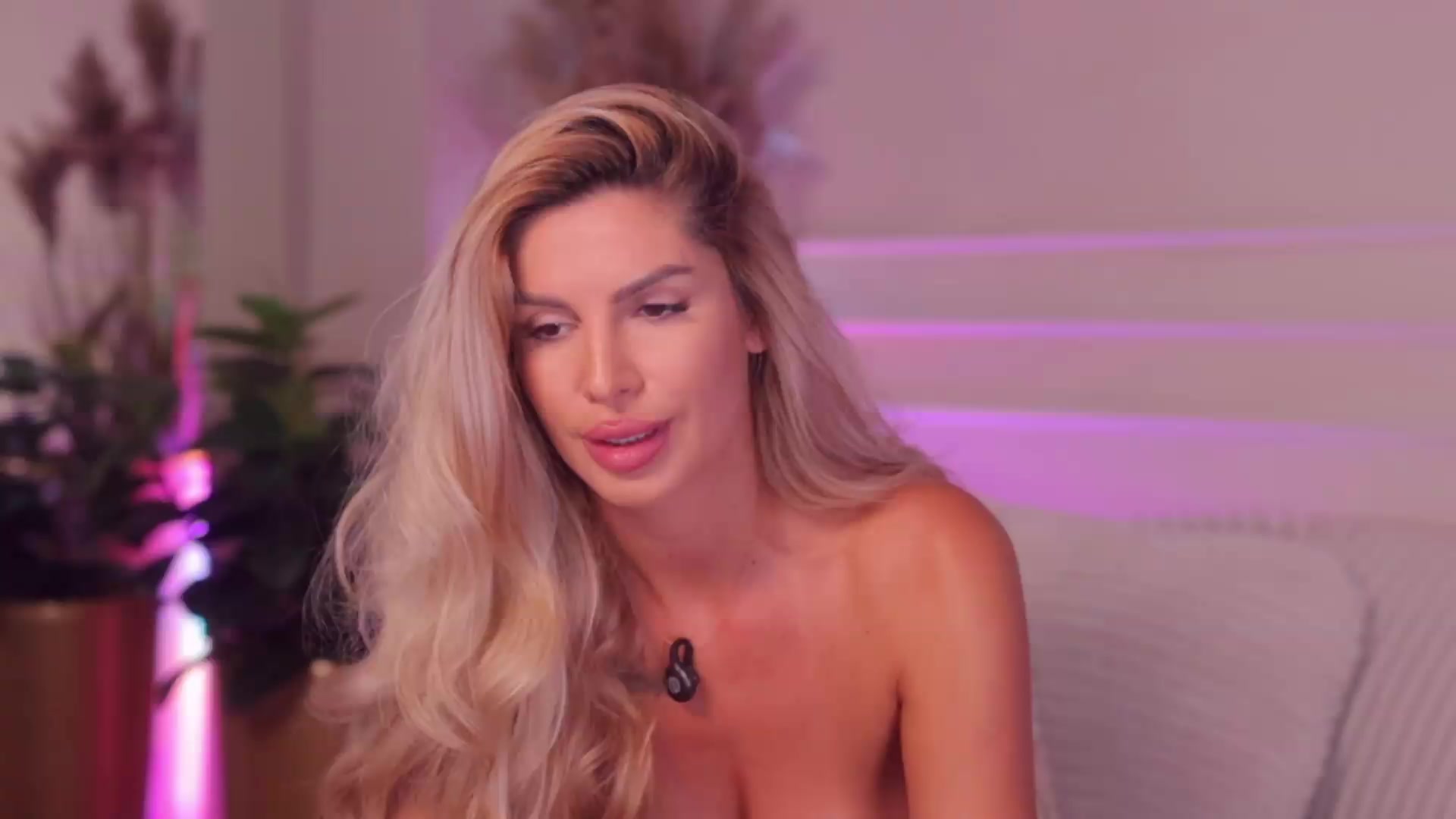 Gallery image thumbnail from Rachel_Quinn's myfreecams stream on, 09/08/2026, 10:47 image 15 of 20