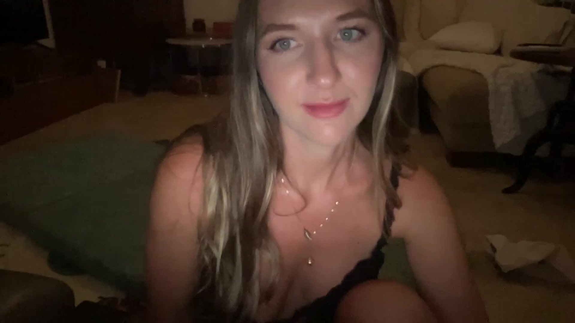Gallery image thumbnail from Racheldonovan's myfreecams stream on, 04/28/2024, 10:08 image 8 of 20