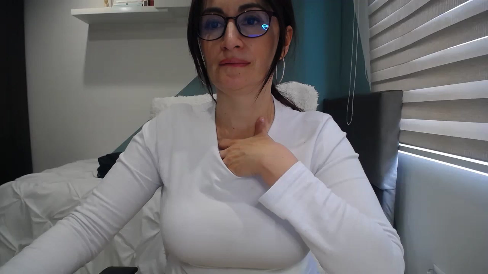 Gallery image thumbnail from Rachelsensual's myfreecams stream on, 05/30/2023, 20:52 image 17 of 20