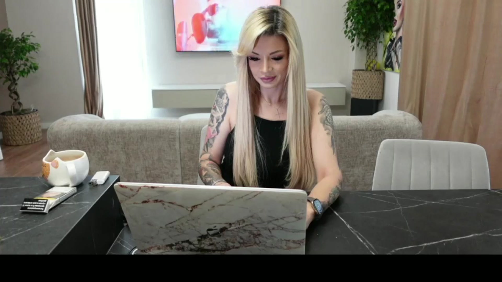 Gallery image thumbnail from Racy_D's myfreecams stream on, 05/26/2025, 07:09 image 14 of 20