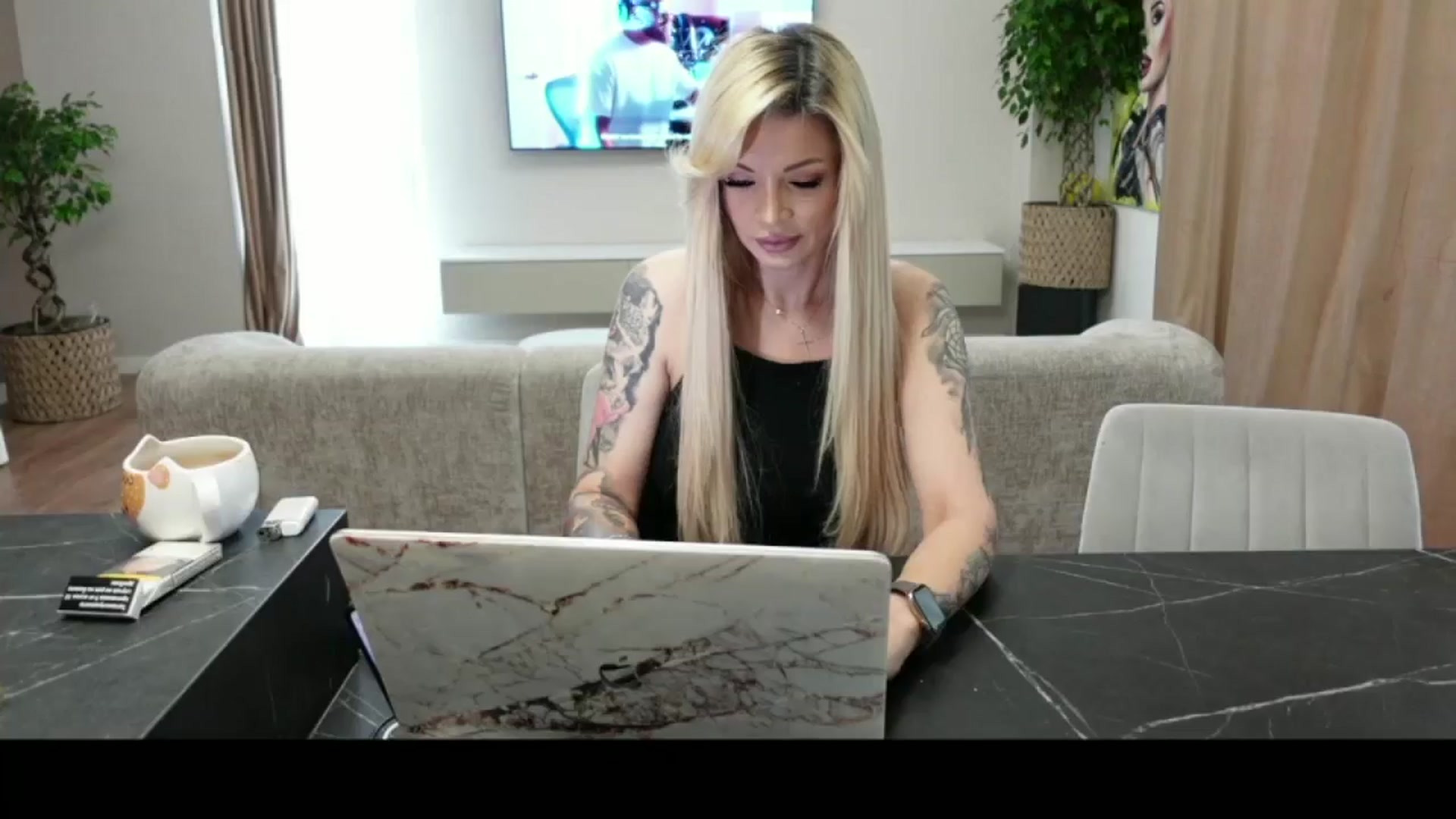 Gallery image thumbnail from Racy_D's myfreecams stream on, 05/26/2025, 07:09 image 15 of 20