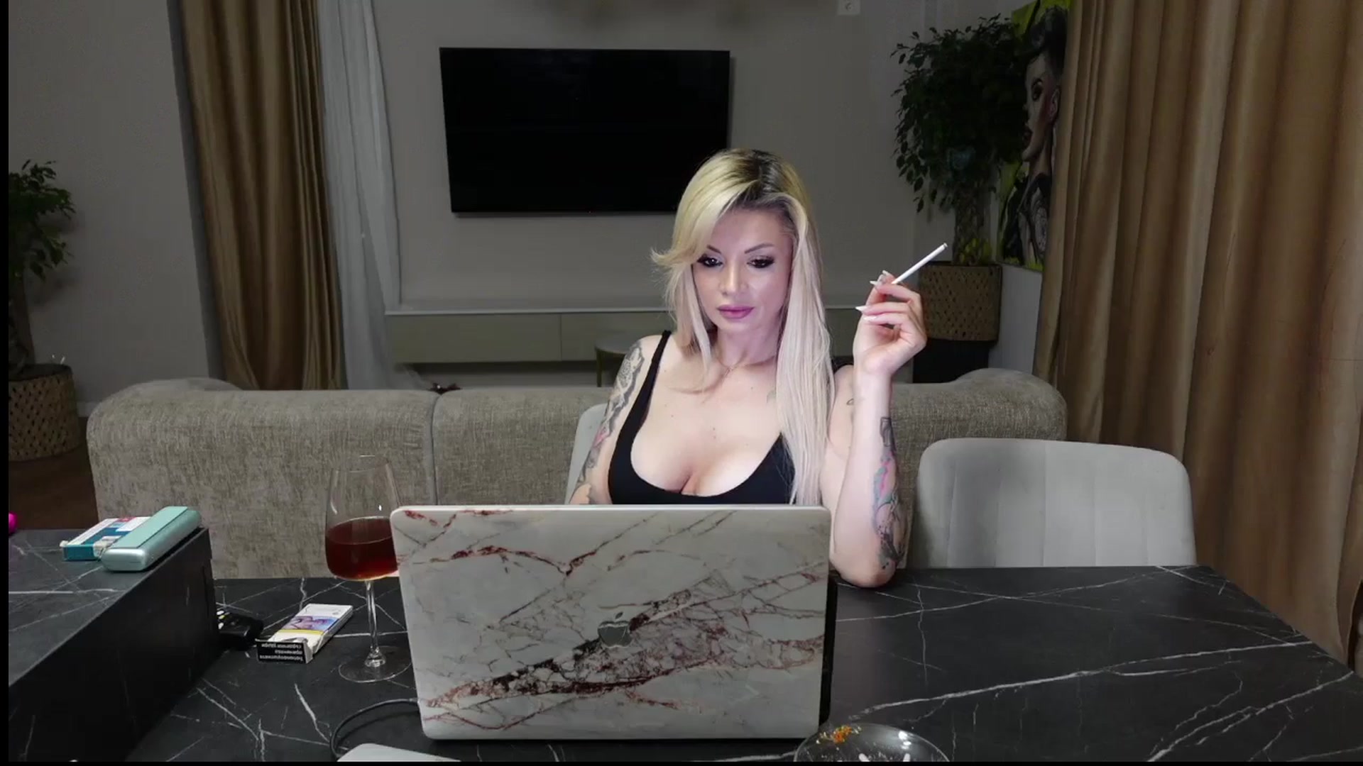 Gallery image thumbnail from Racy_D's myfreecams stream on, 05/26/2025, 20:21 image 12 of 20