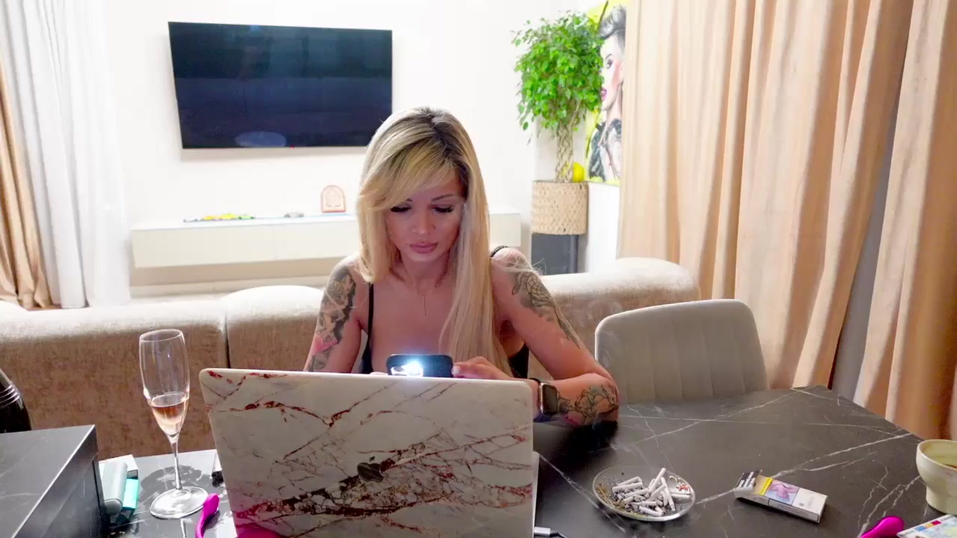 Gallery image thumbnail from Racy_D's myfreecams stream on, 05/29/2025, 21:28 image 14 of 20