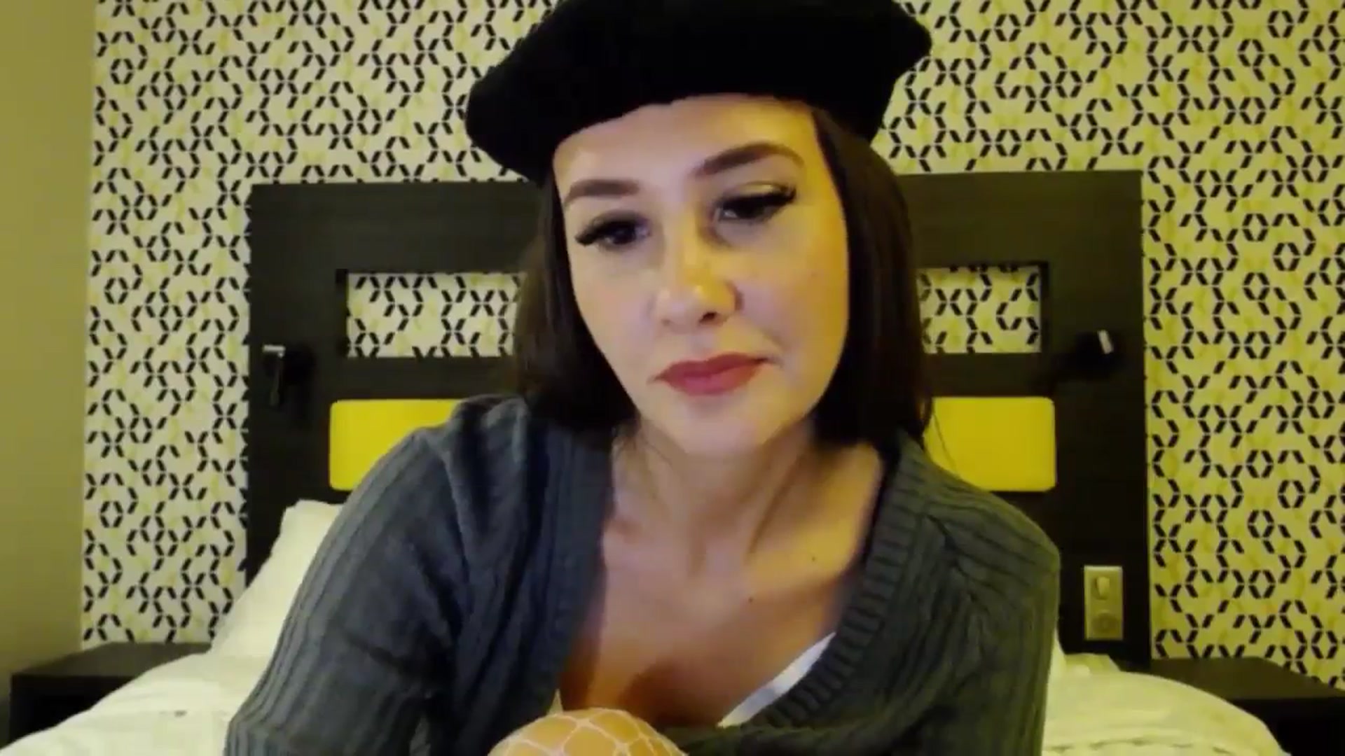 Gallery image thumbnail from RadiInParis's myfreecams stream on, 11/02/2023, 22:30 image 17 of 20
