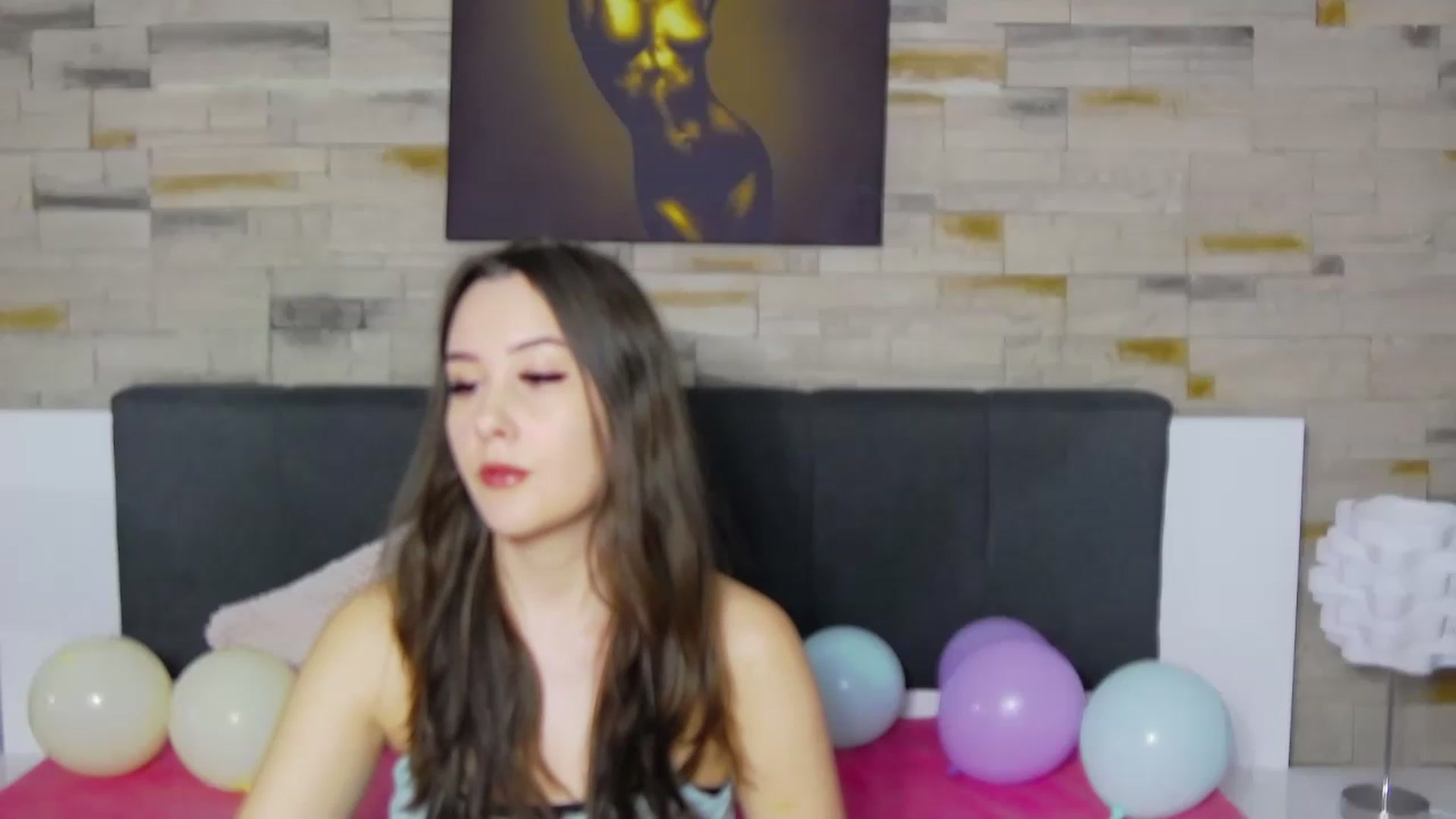 Gallery image thumbnail from Radiance's myfreecams stream on, 12/01/2022, 15:39 image 11 of 20