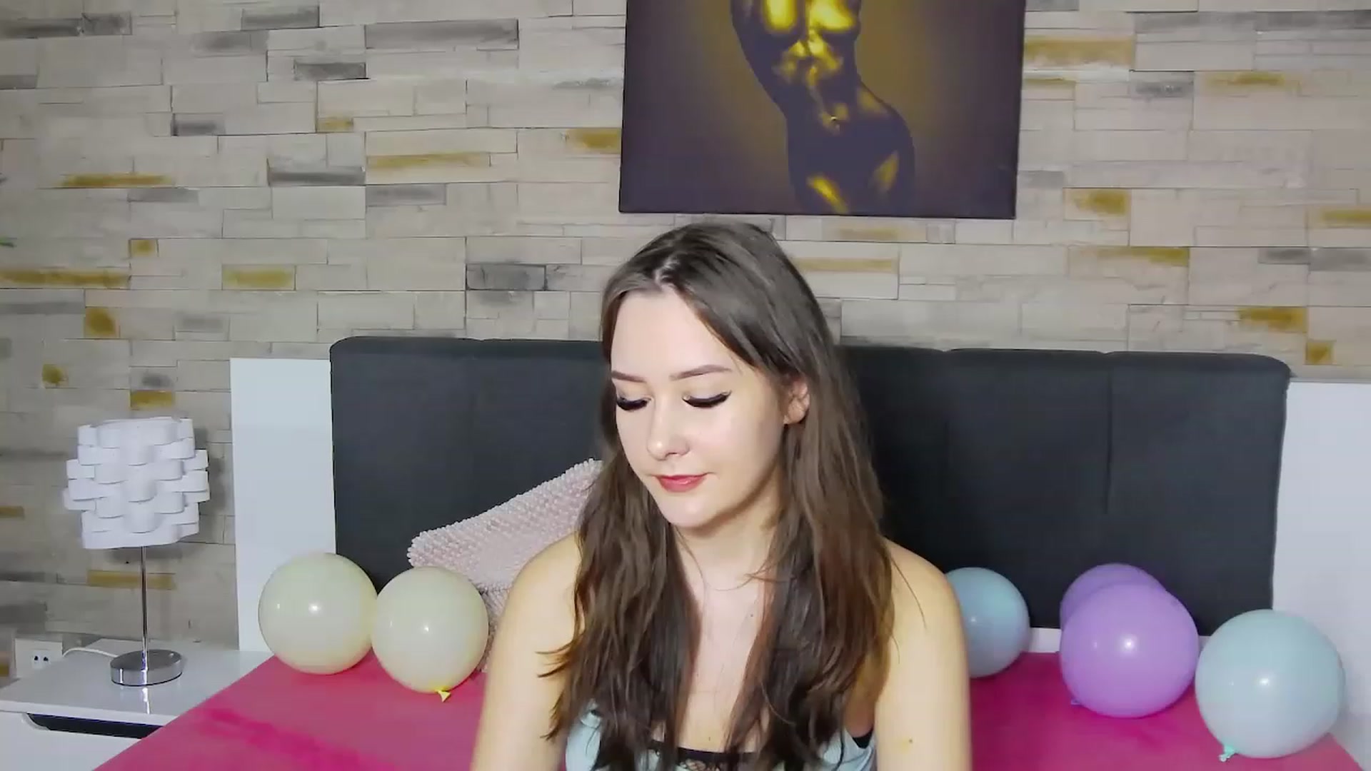 Gallery image thumbnail from Radiance's myfreecams stream on, 12/01/2022, 15:39 image 17 of 20