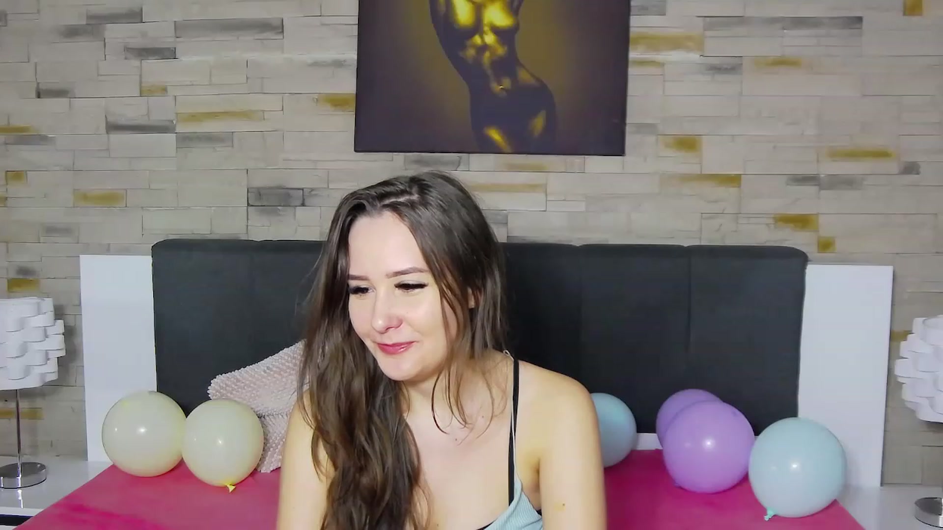 Gallery image thumbnail from Radiance's myfreecams stream on, 12/01/2022, 17:05 image 10 of 20