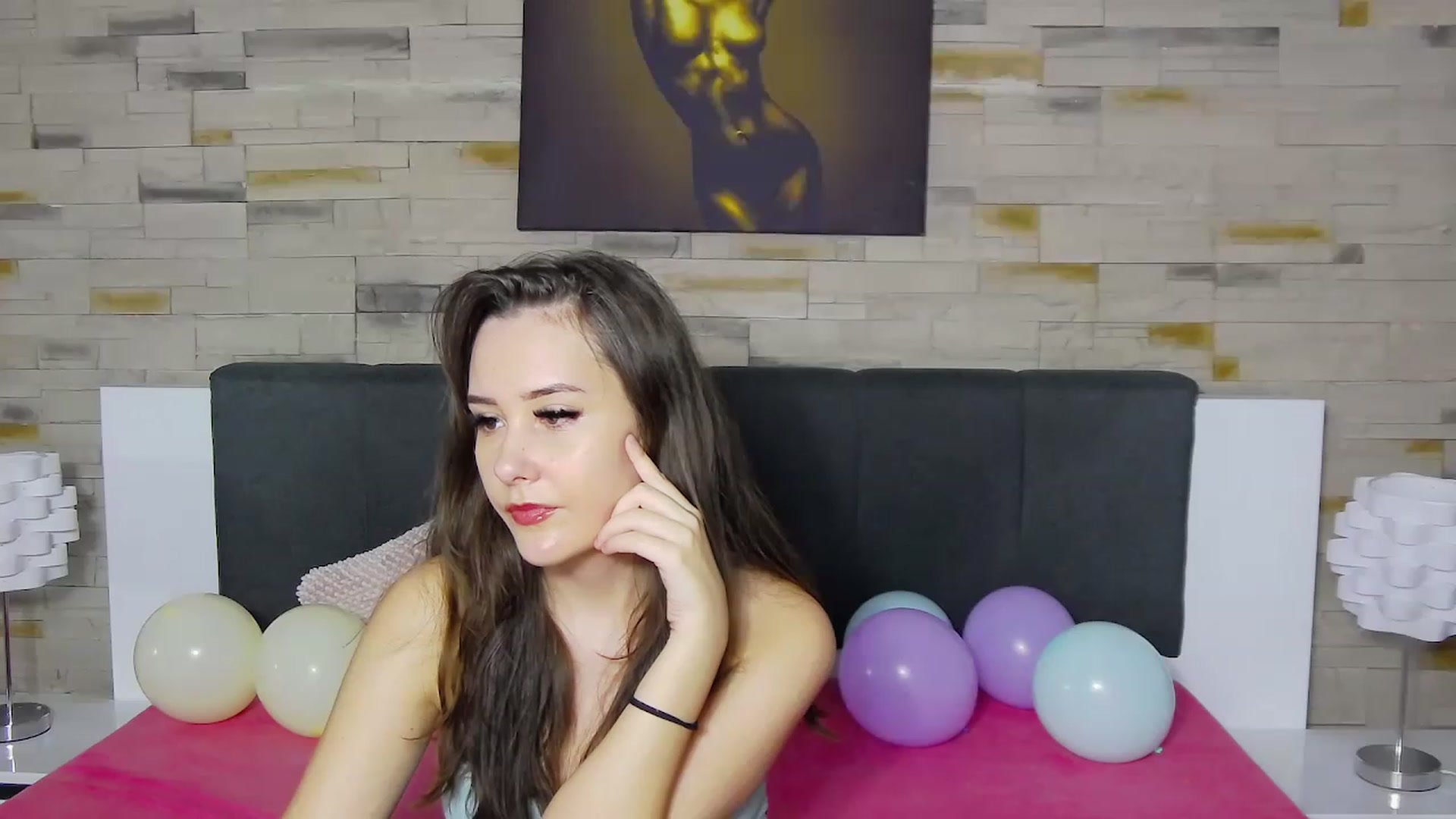 Gallery image thumbnail from Radiance's myfreecams stream on, 12/01/2022, 19:08 image 2 of 20